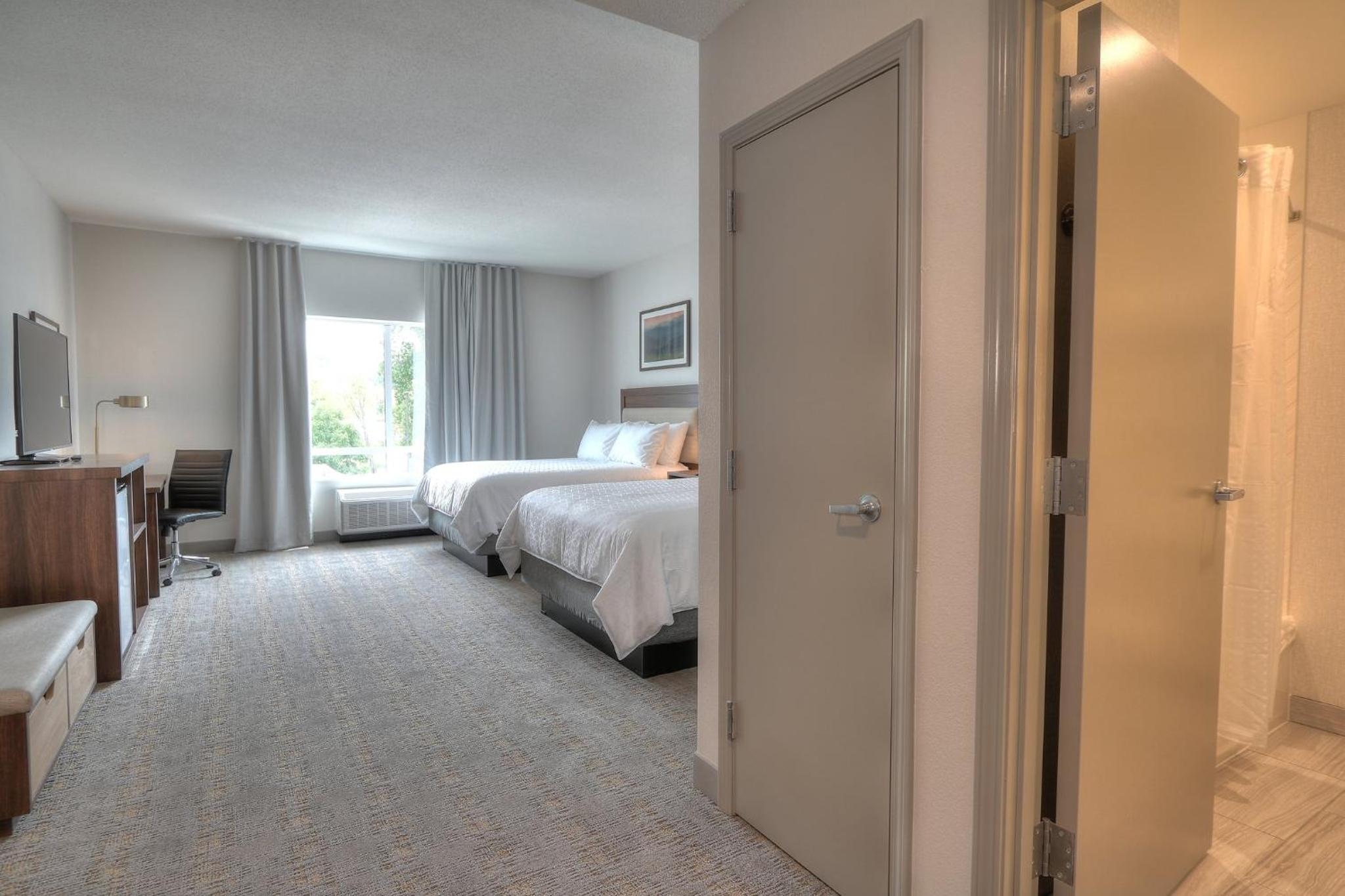 Standard Room with Two Queen Beds - Photo 2