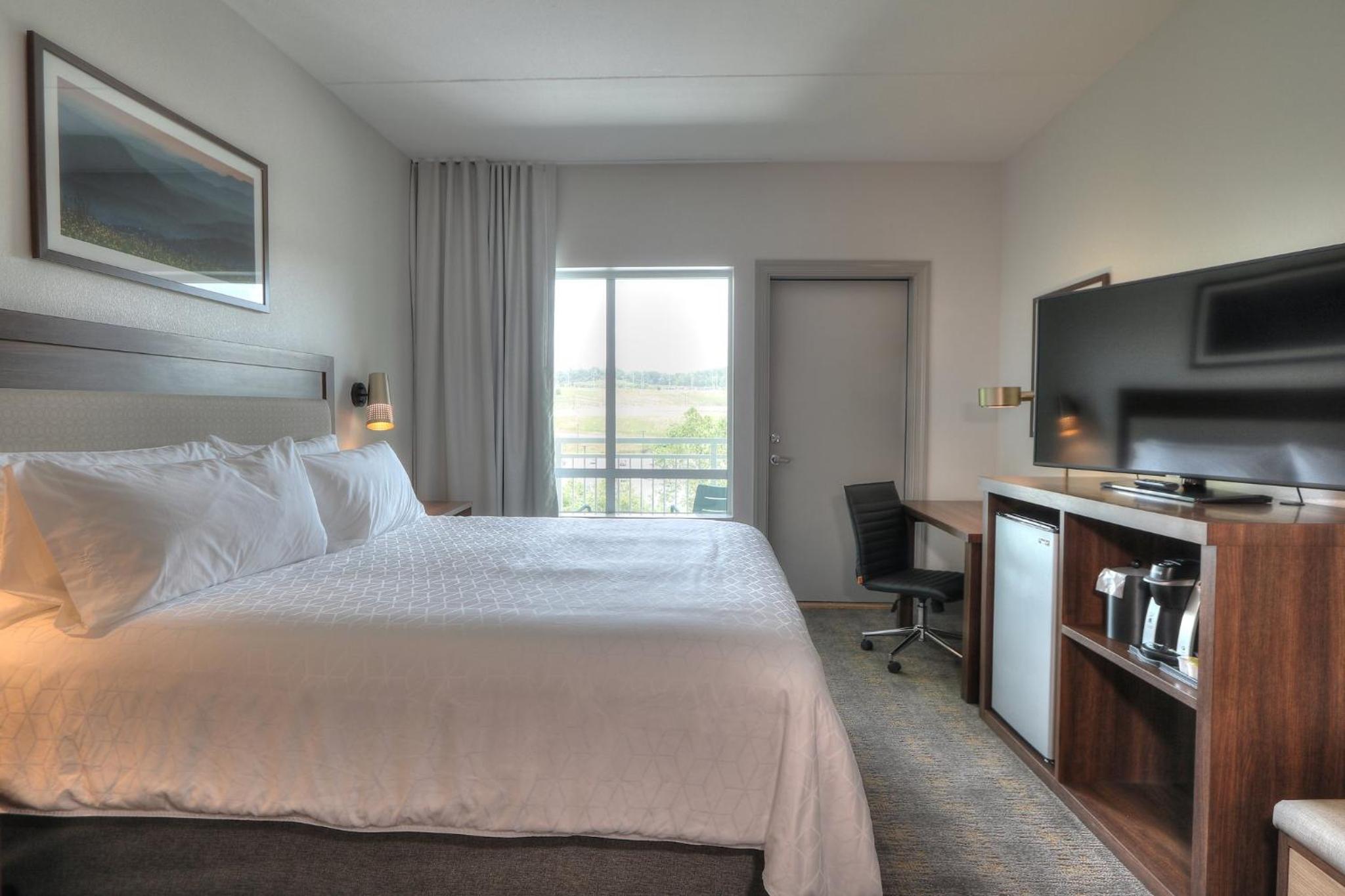 King Room with River Balcony and High Floor - Non-Smoking - Photo 7