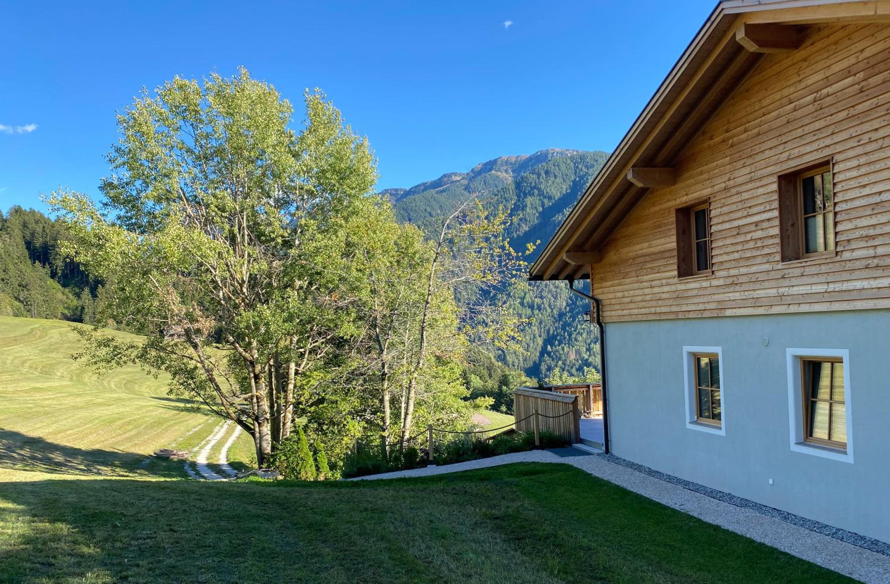 Two-Bedroom Deluxe Apartment with Garden View photo 3