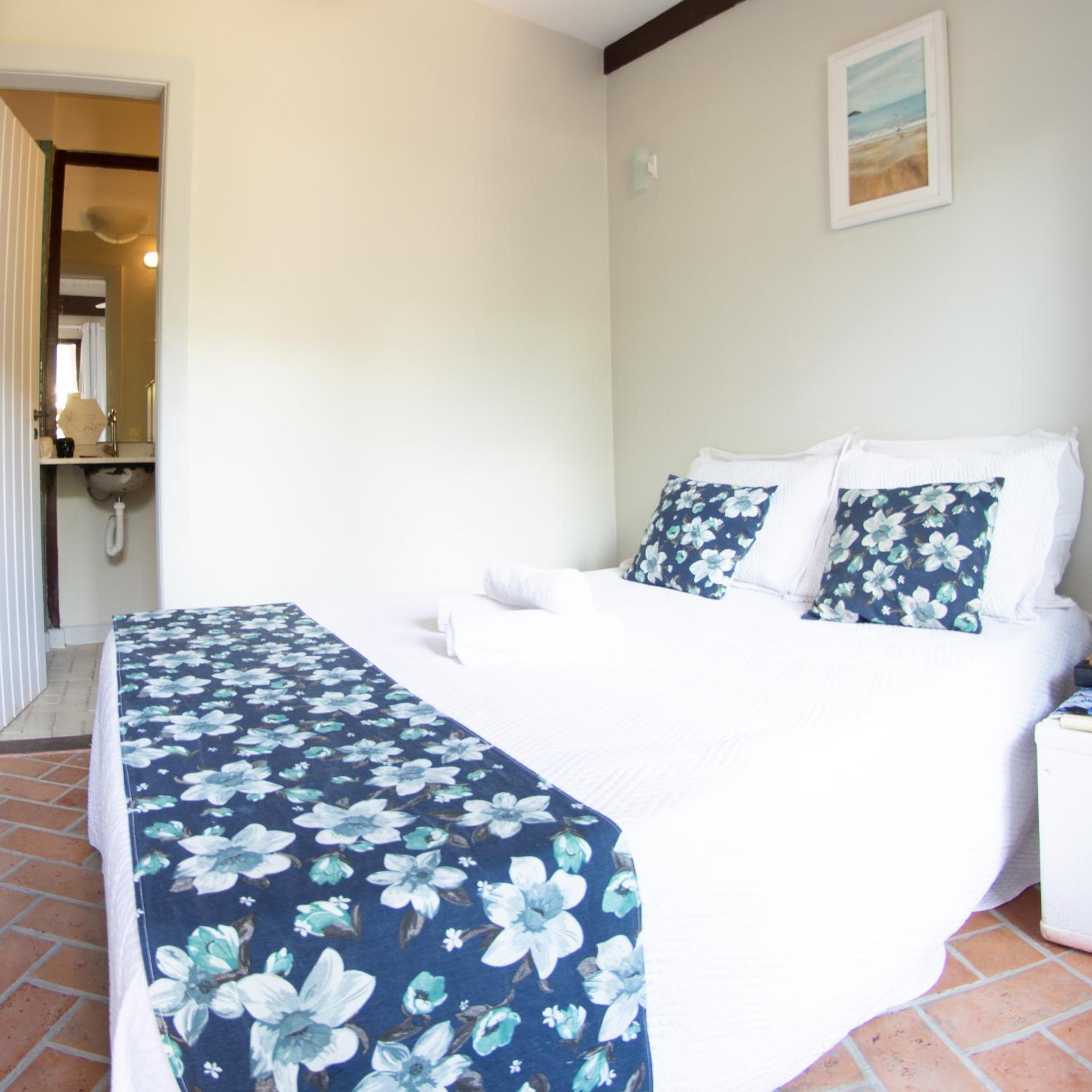Standard Double Room - Photo 3