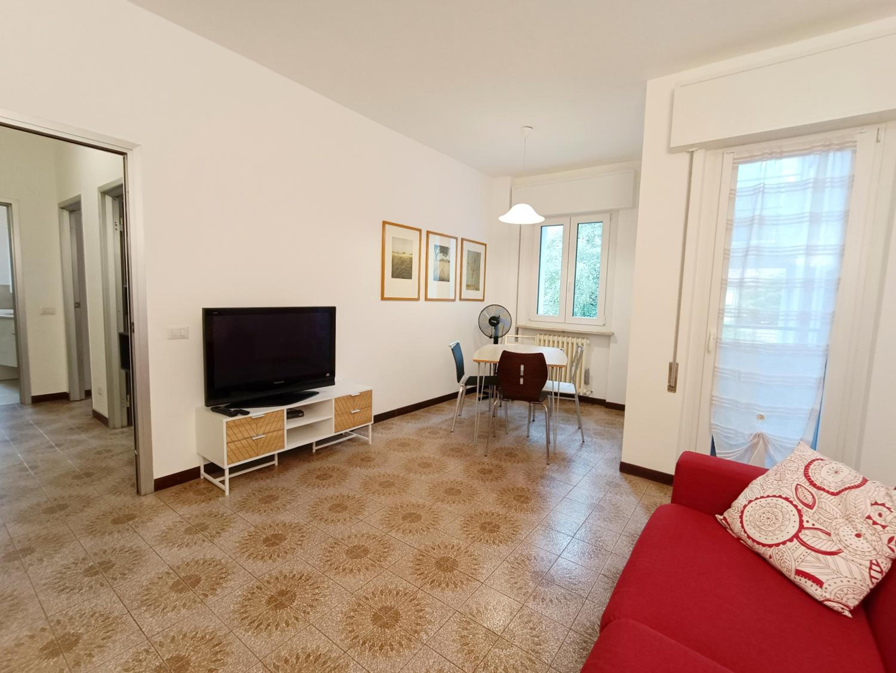 One-Bedroom Apartment photo 2