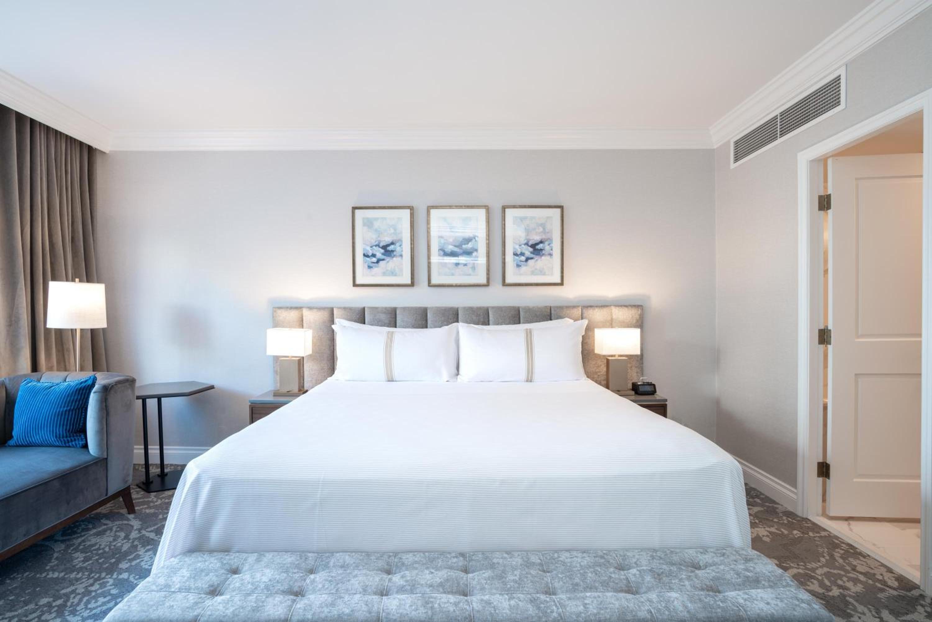 Grand Suite, 1 King Bed, Sofa Bed, Wet Bar - Photo 6