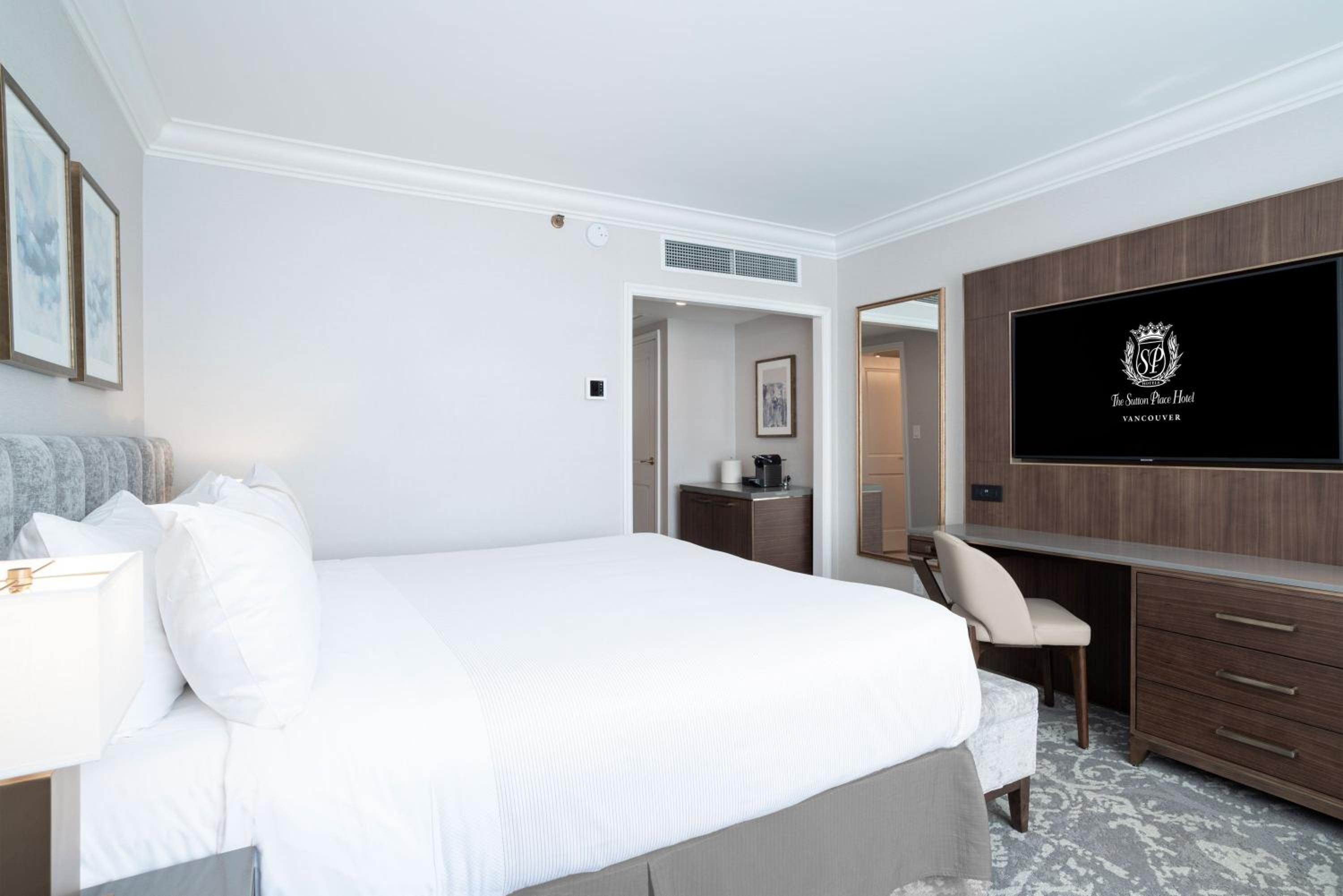Deluxe Room, 1 King Bed - Photo 5