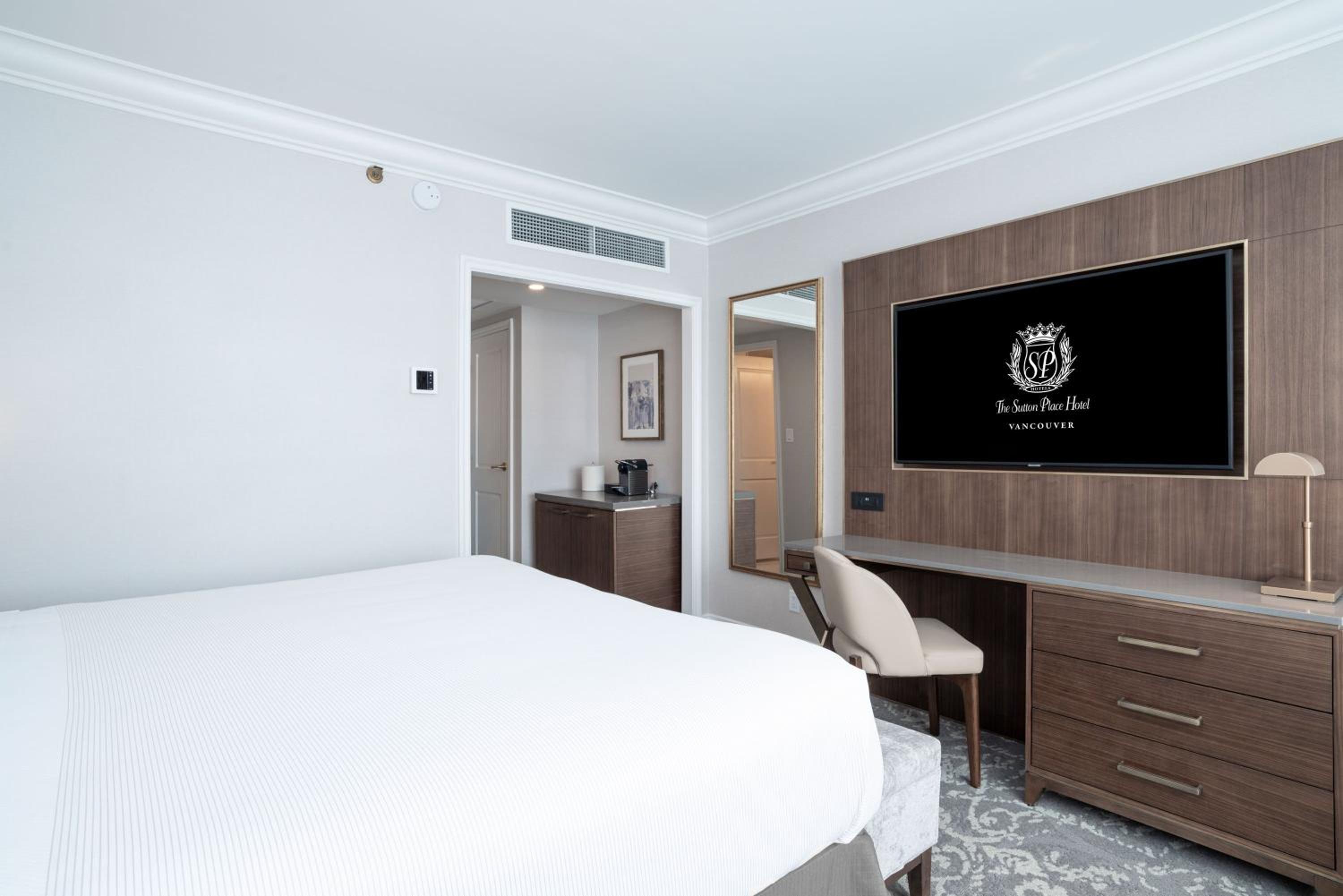 Deluxe Room, 1 King Bed - Photo 4