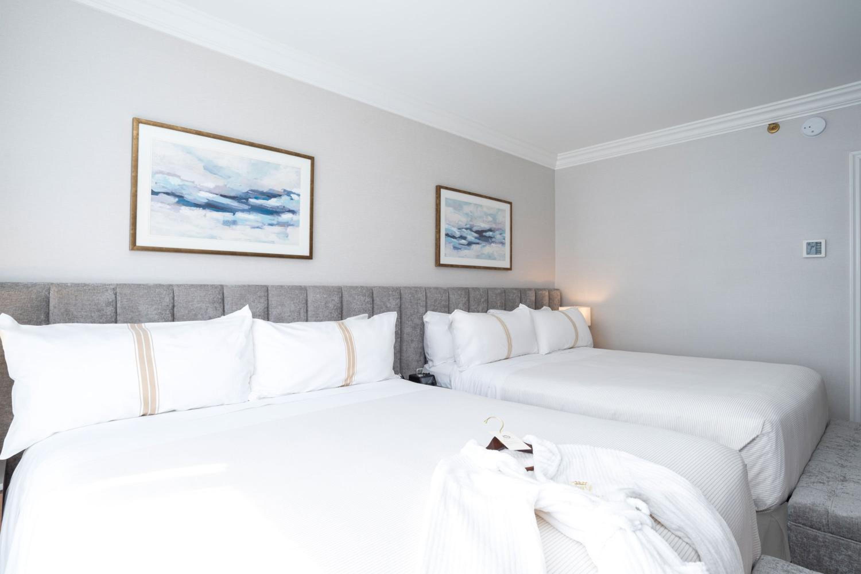 Deluxe Room, 2 Queen Beds - Photo 3