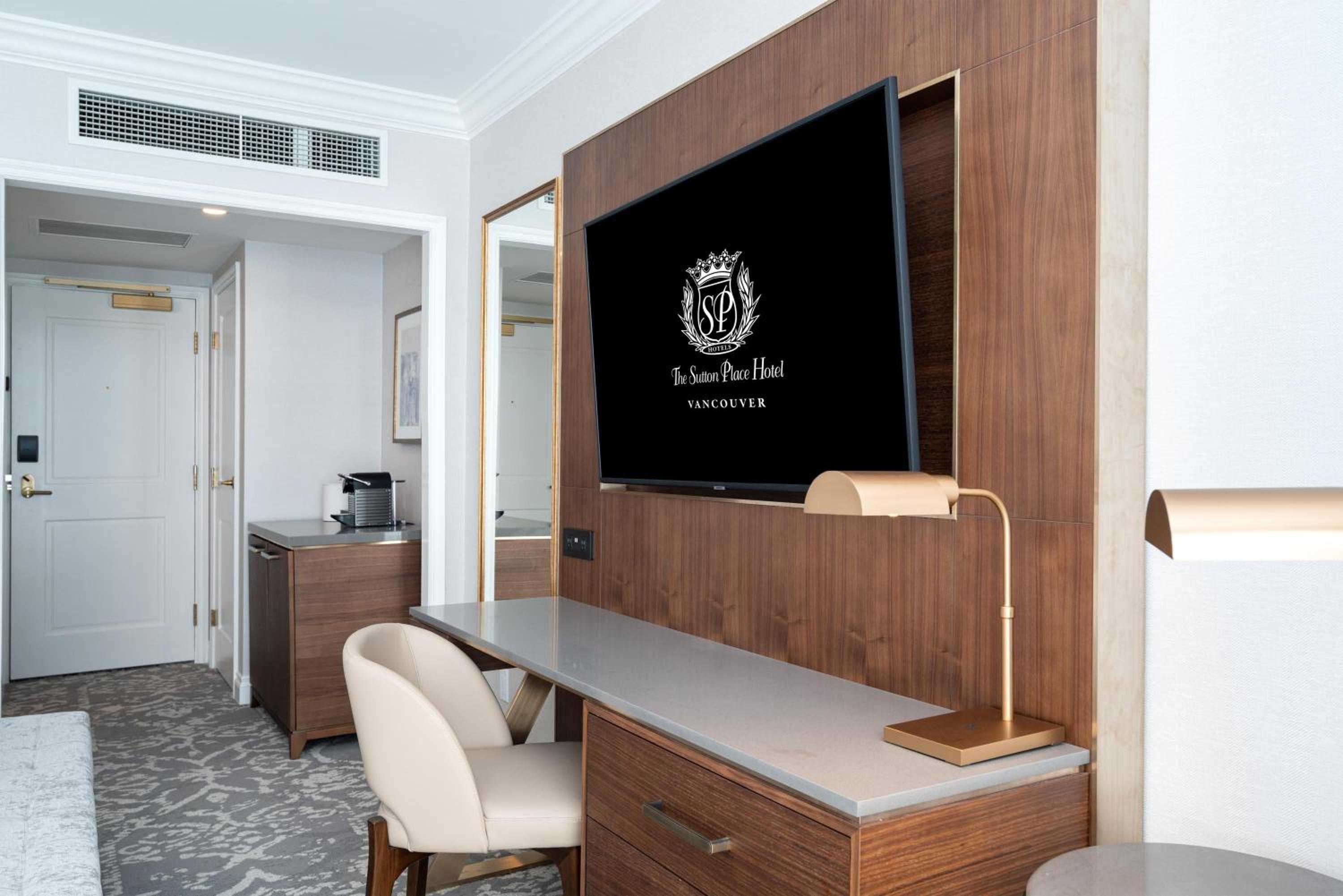 Deluxe Room, 2 Queen Beds - Photo 6