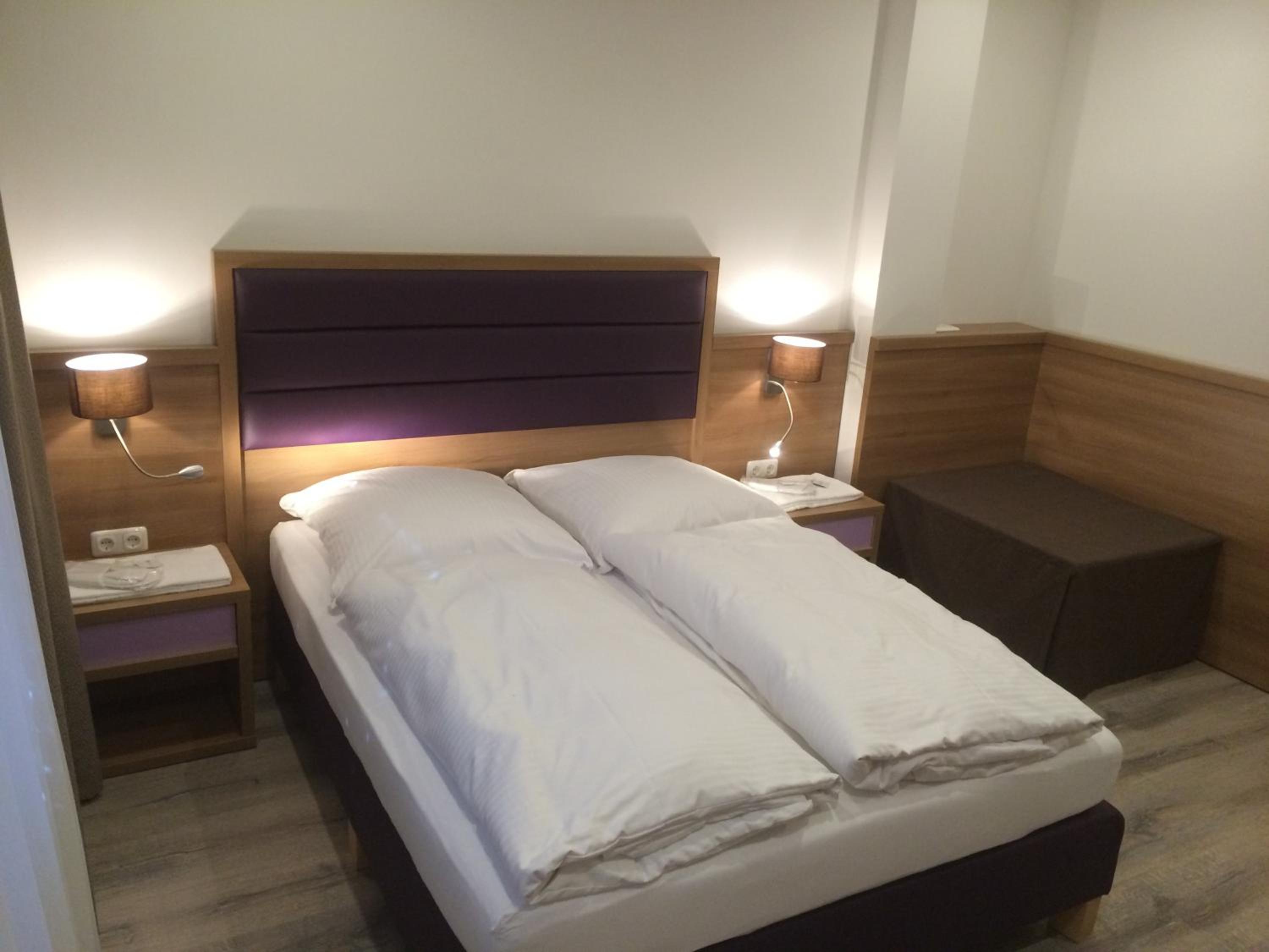Double Room with Shared Bathroom photo 1