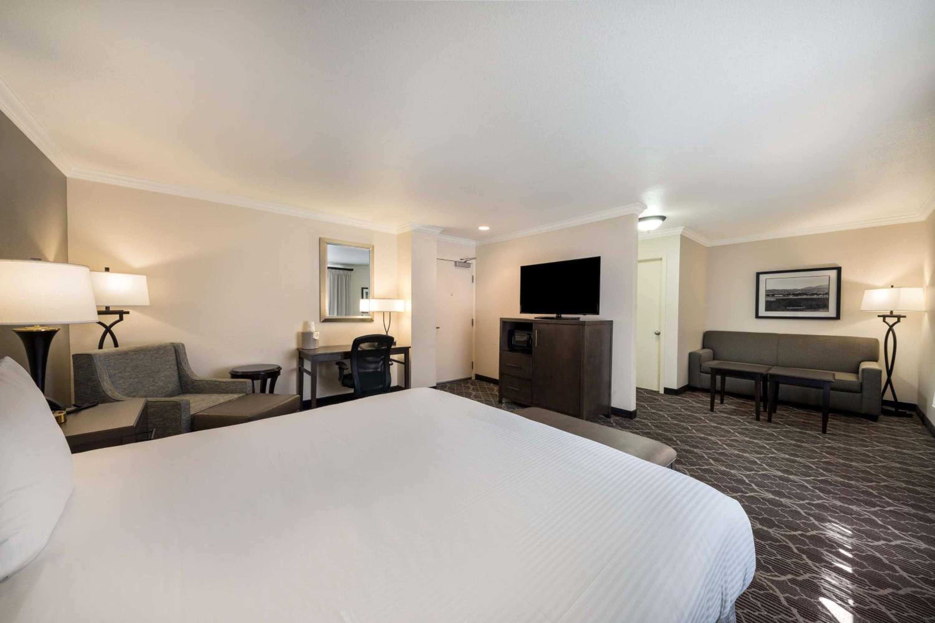 King Suite with Sofa Bed - Photo 3
