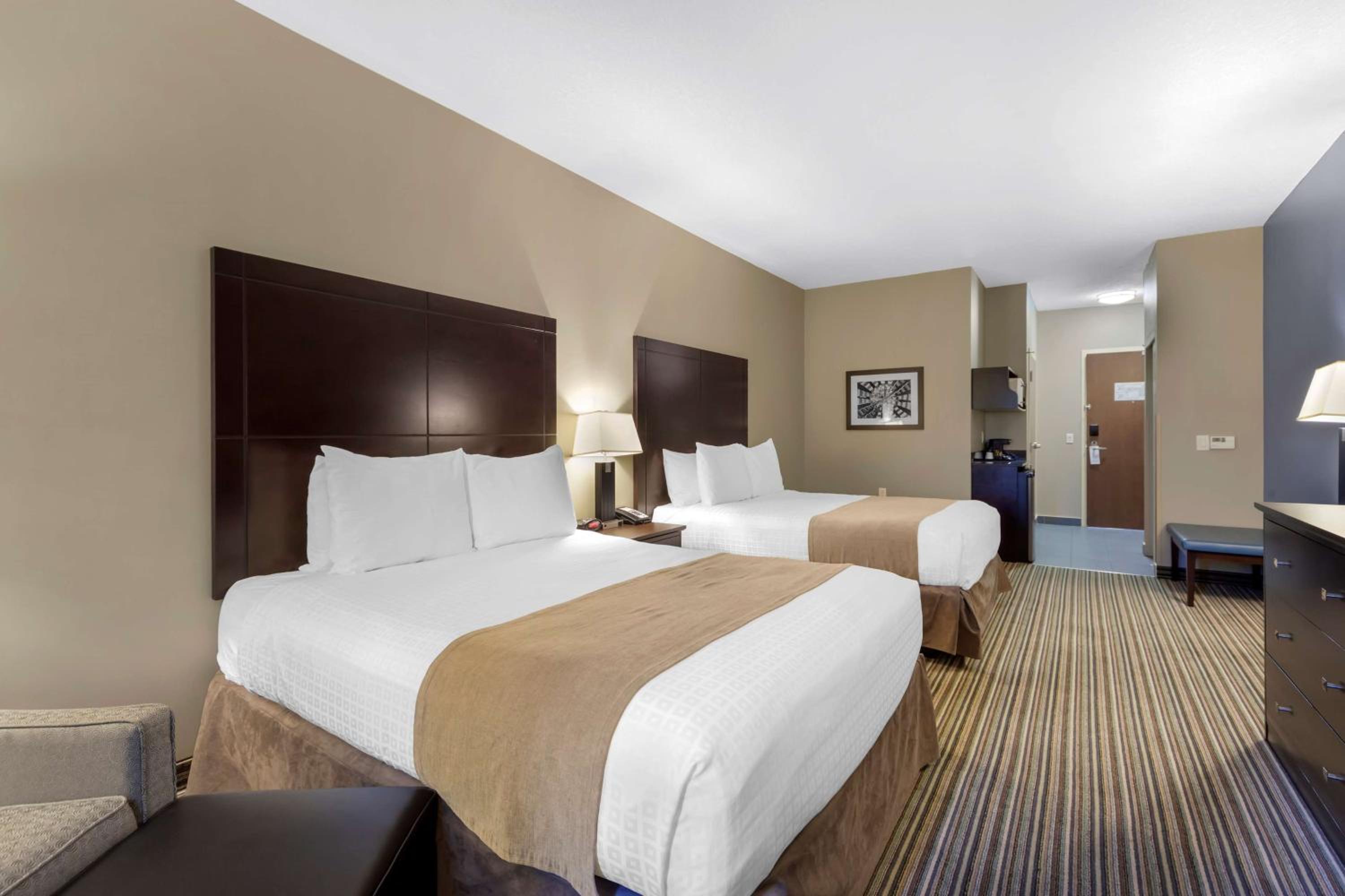 Queen Room with Two Queen Beds and Bath Tub - Mobility Accessible photo 1