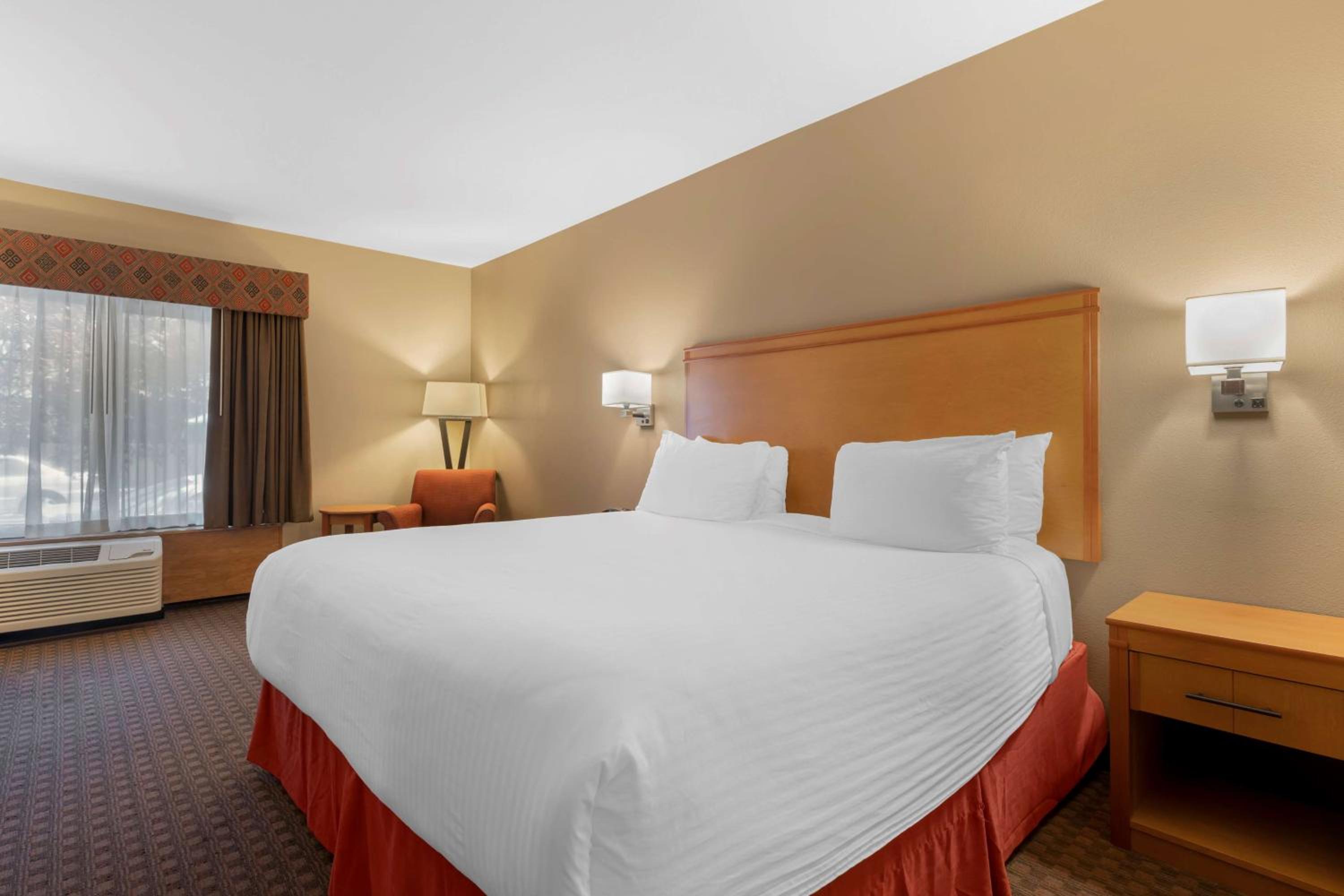 King Room - Non-Smoking photo 1