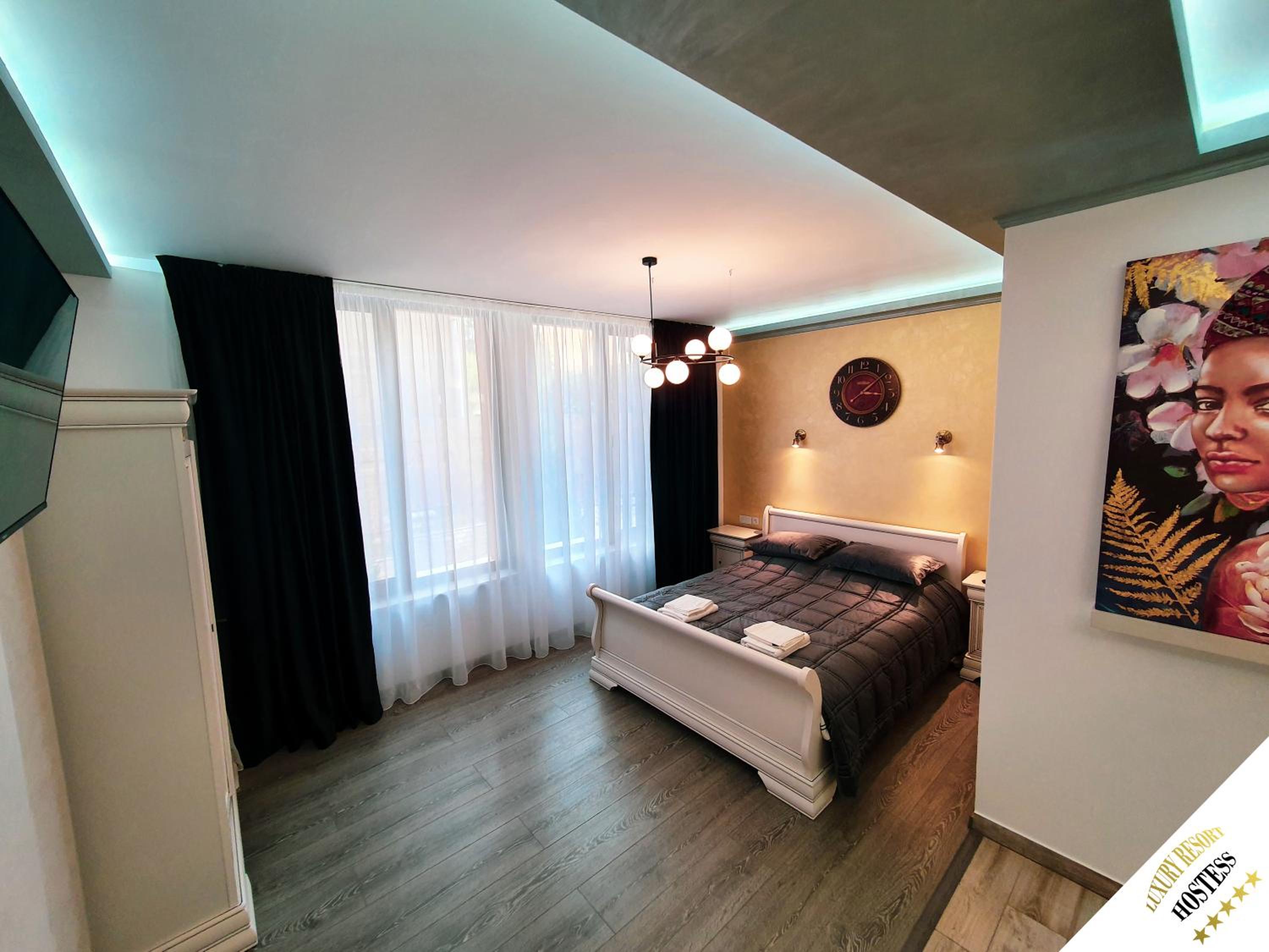One-Bedroom Apartment - Photo 1