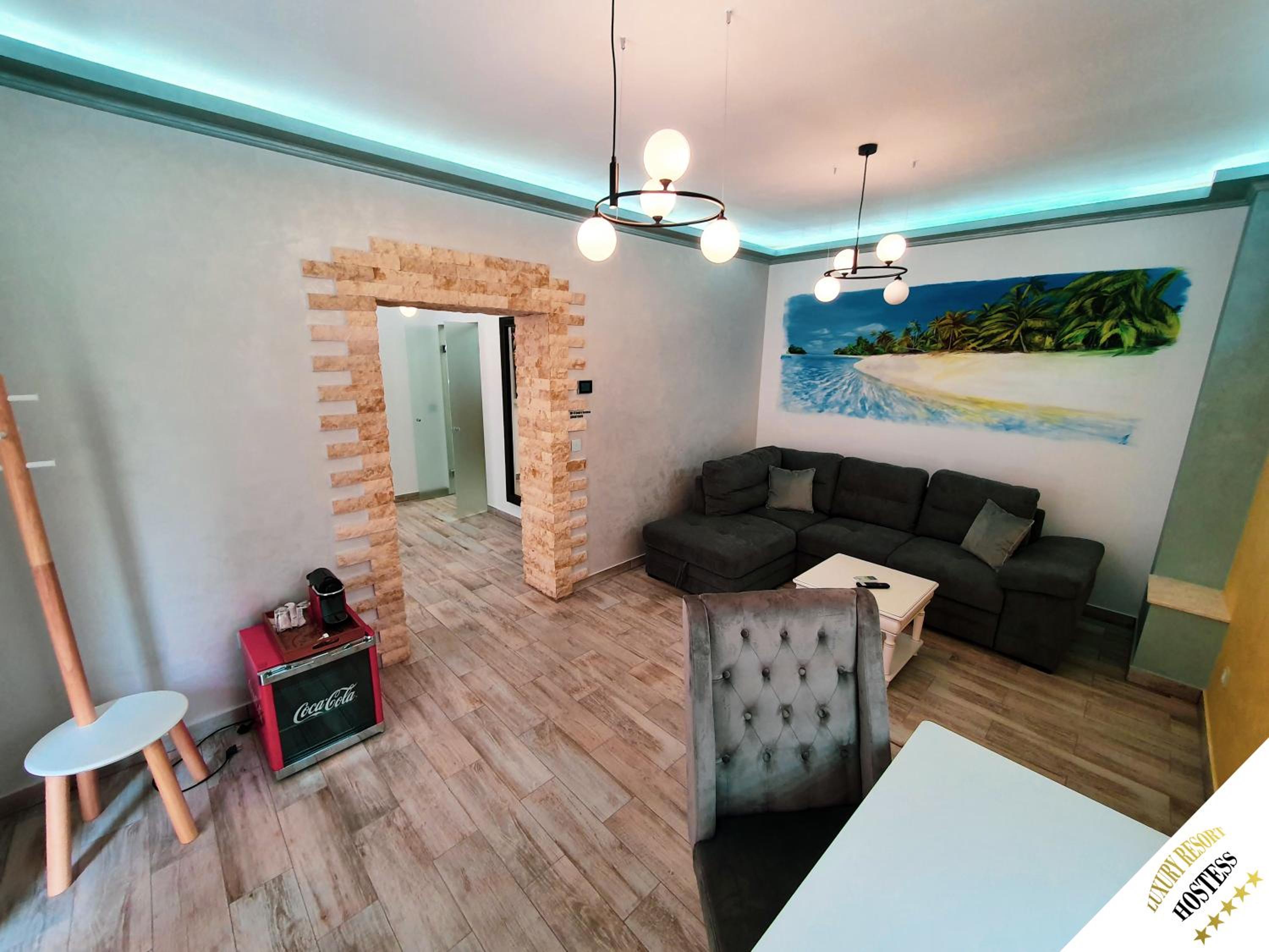 One-Bedroom Apartment - Photo 2