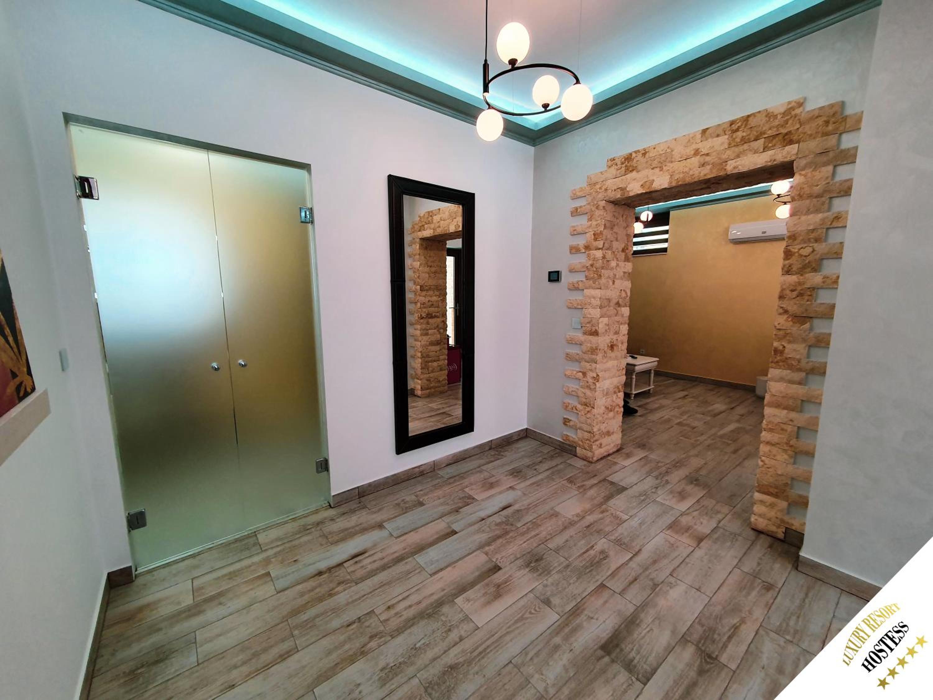 One-Bedroom Apartment - Photo 18