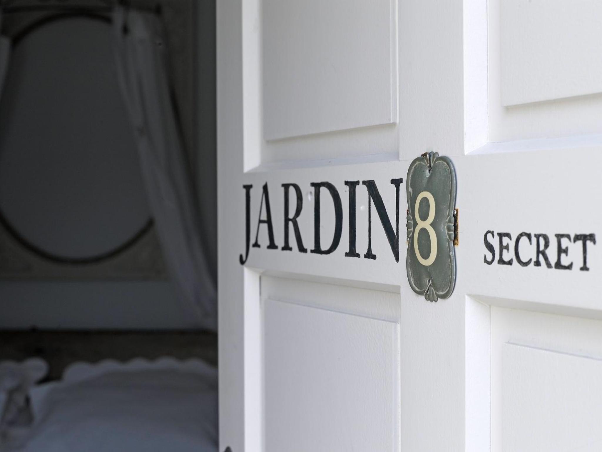 Charming Double Room with Shower with disability access