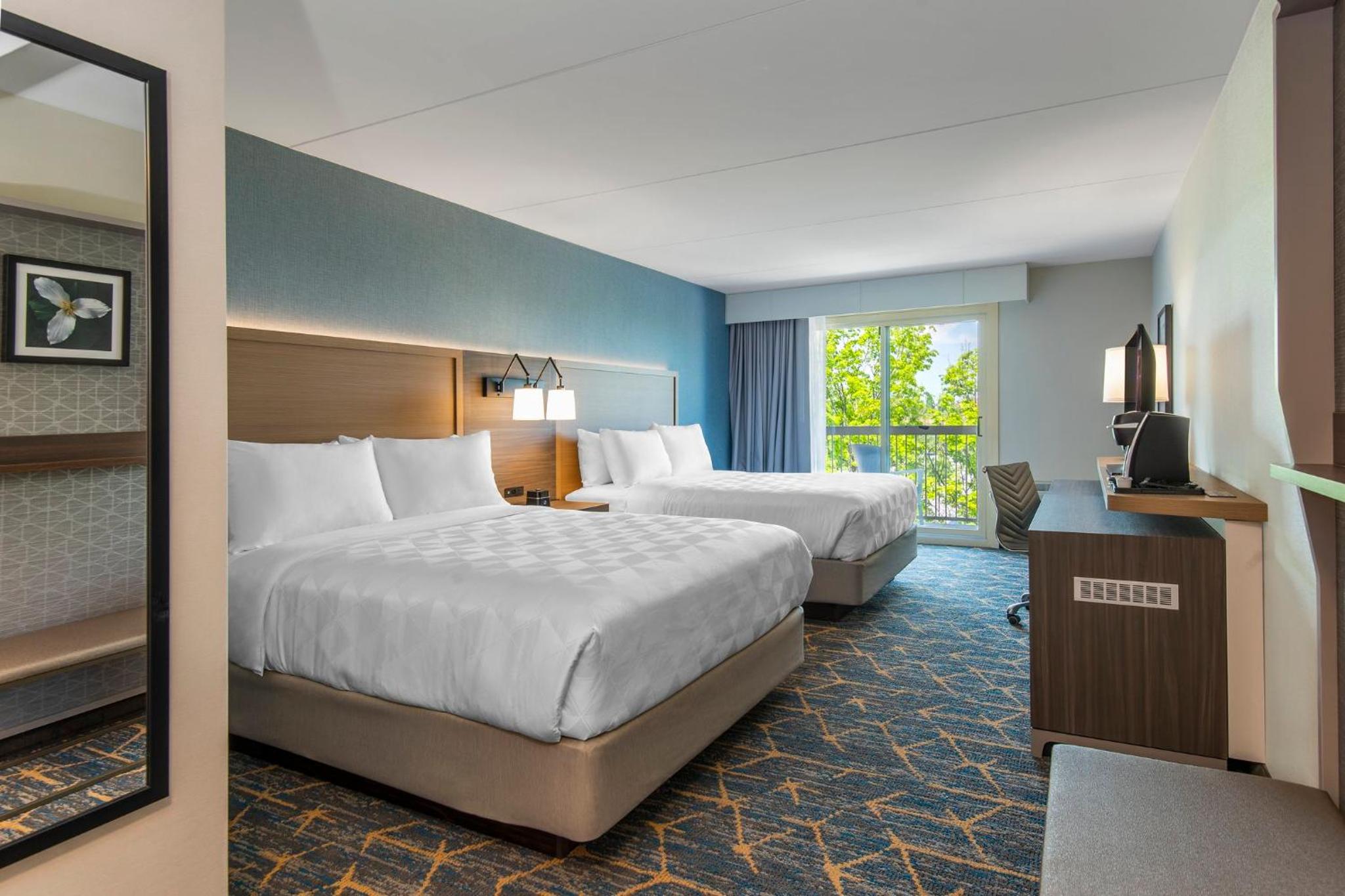 Standard Queen Room with Two Queen Beds and Balcony - Photo 2