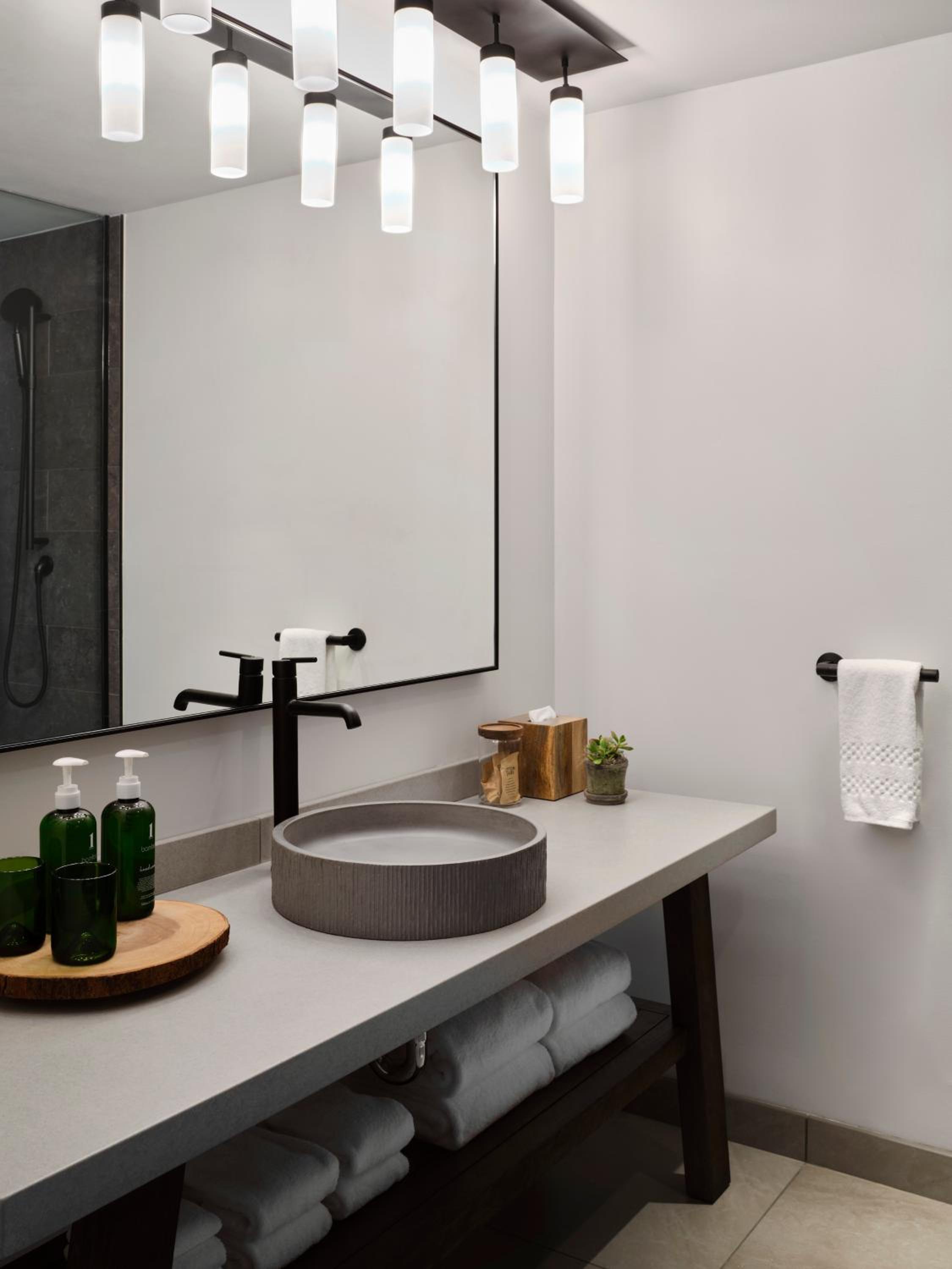 Panoramic Waterfront Suite - Photo 7