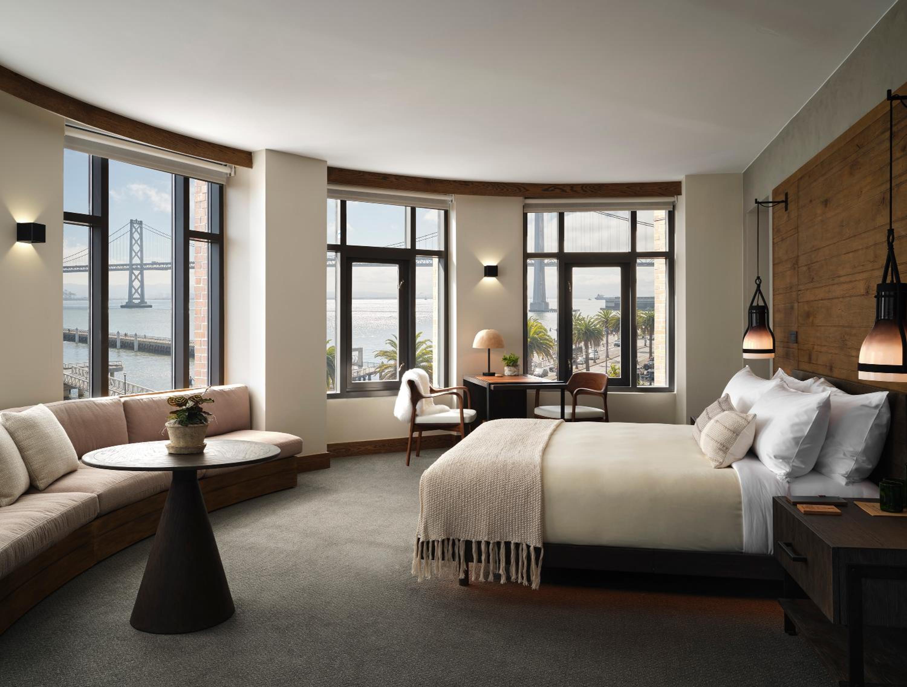Panoramic Waterfront Suite - Photo 1