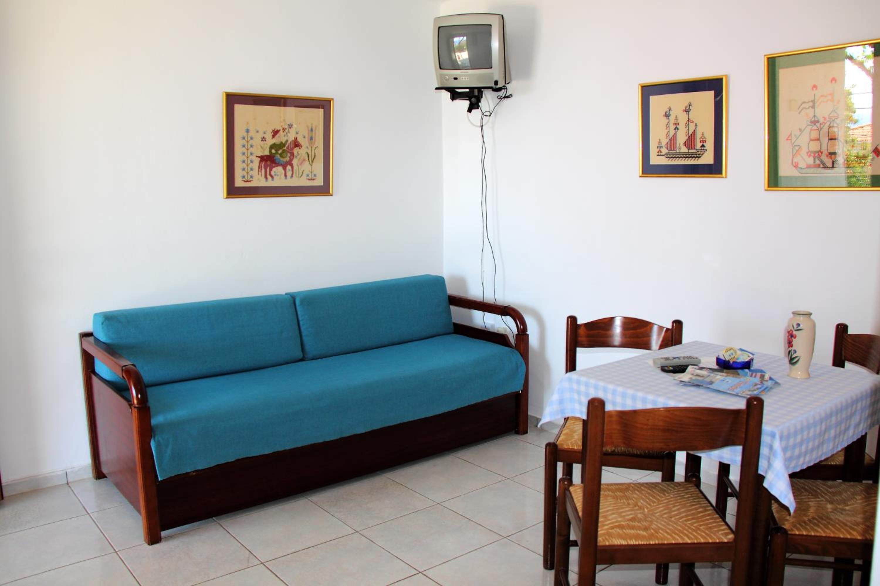 One-Bedroom Apartment (4 Adults) photo 2