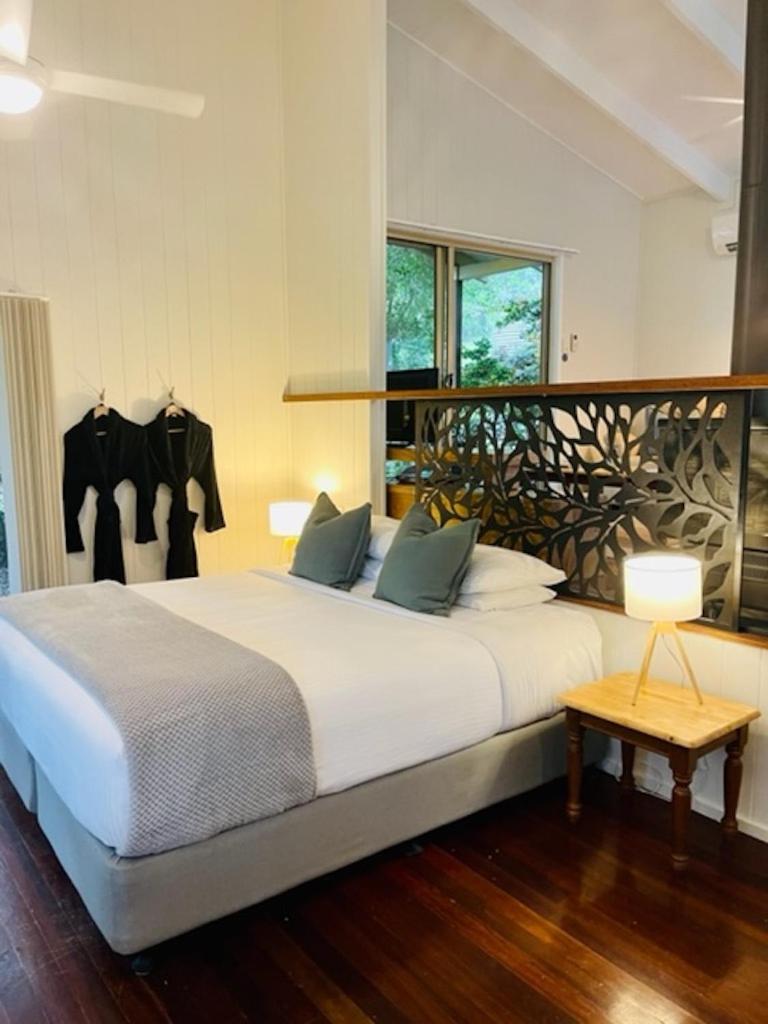Villa - Photo 1