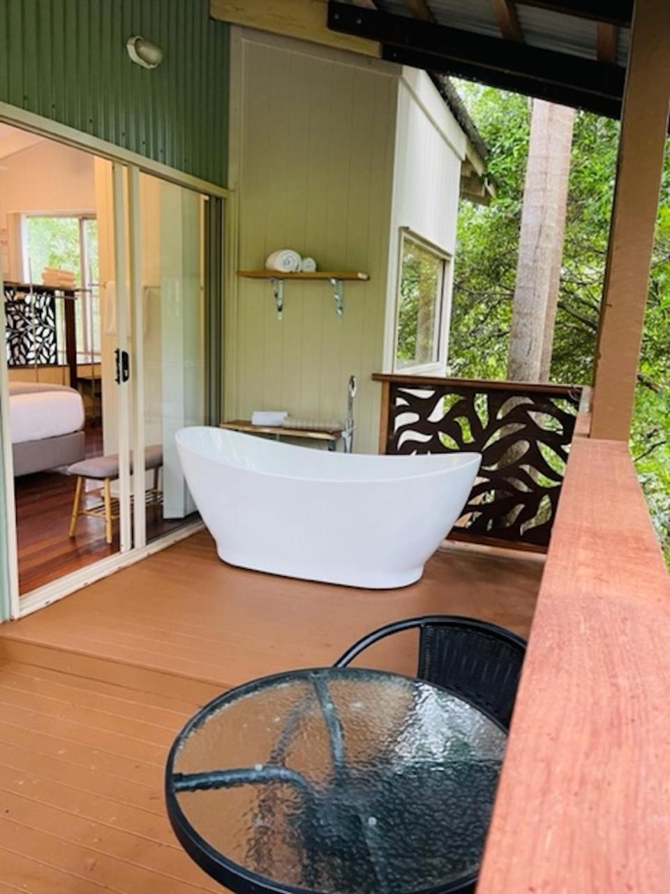 Villa - Photo 2