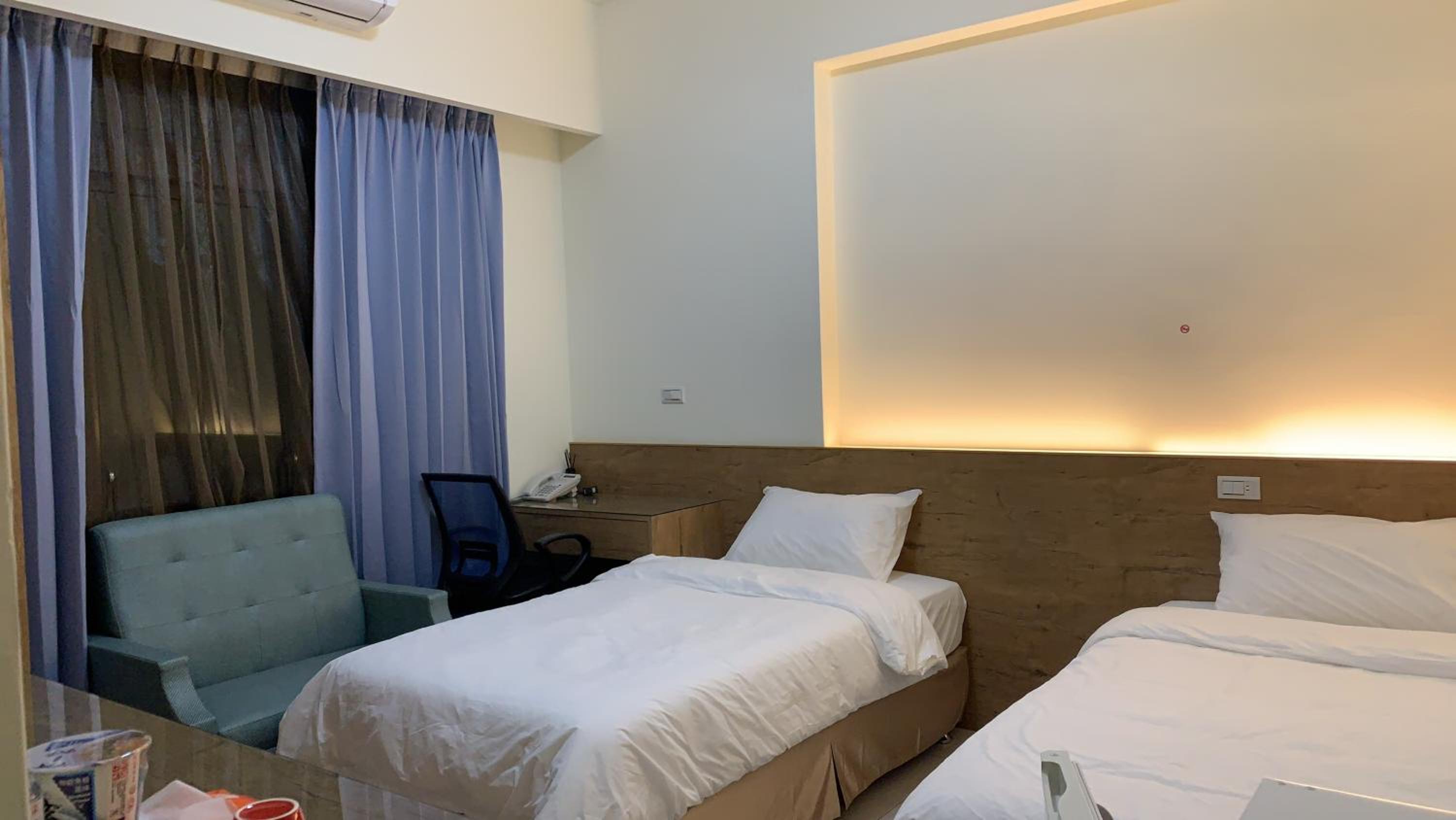 Twin Room with City View photo 2