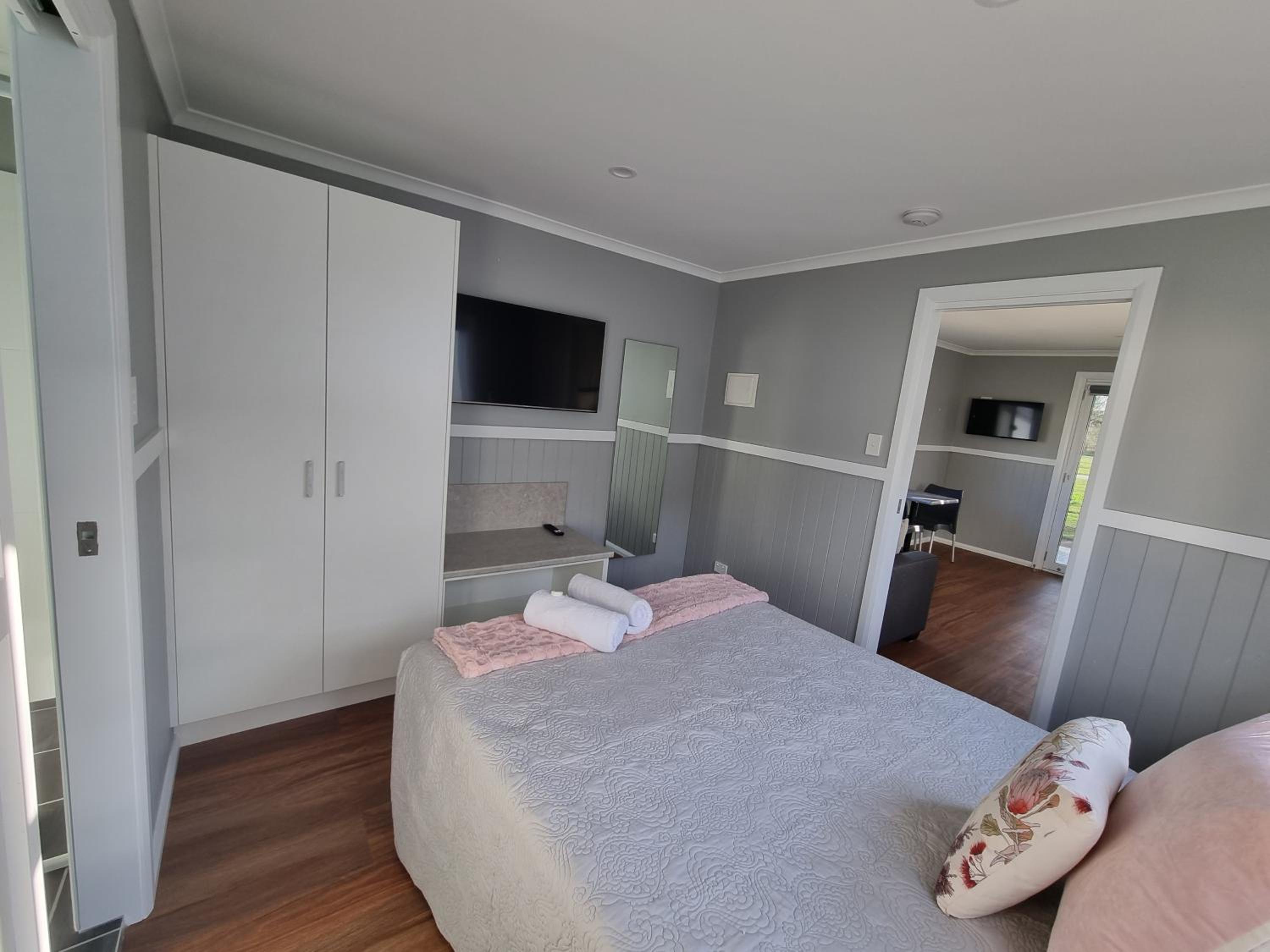 One-Bedroom Villa - Photo 3