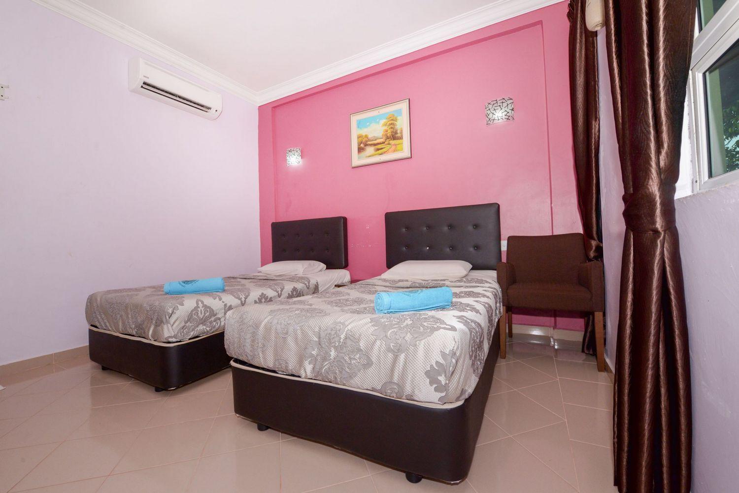 Deluxe Twin Room photo 3