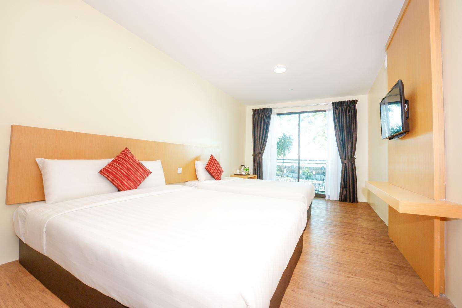 Superior Triple Room with Sea View photo 3