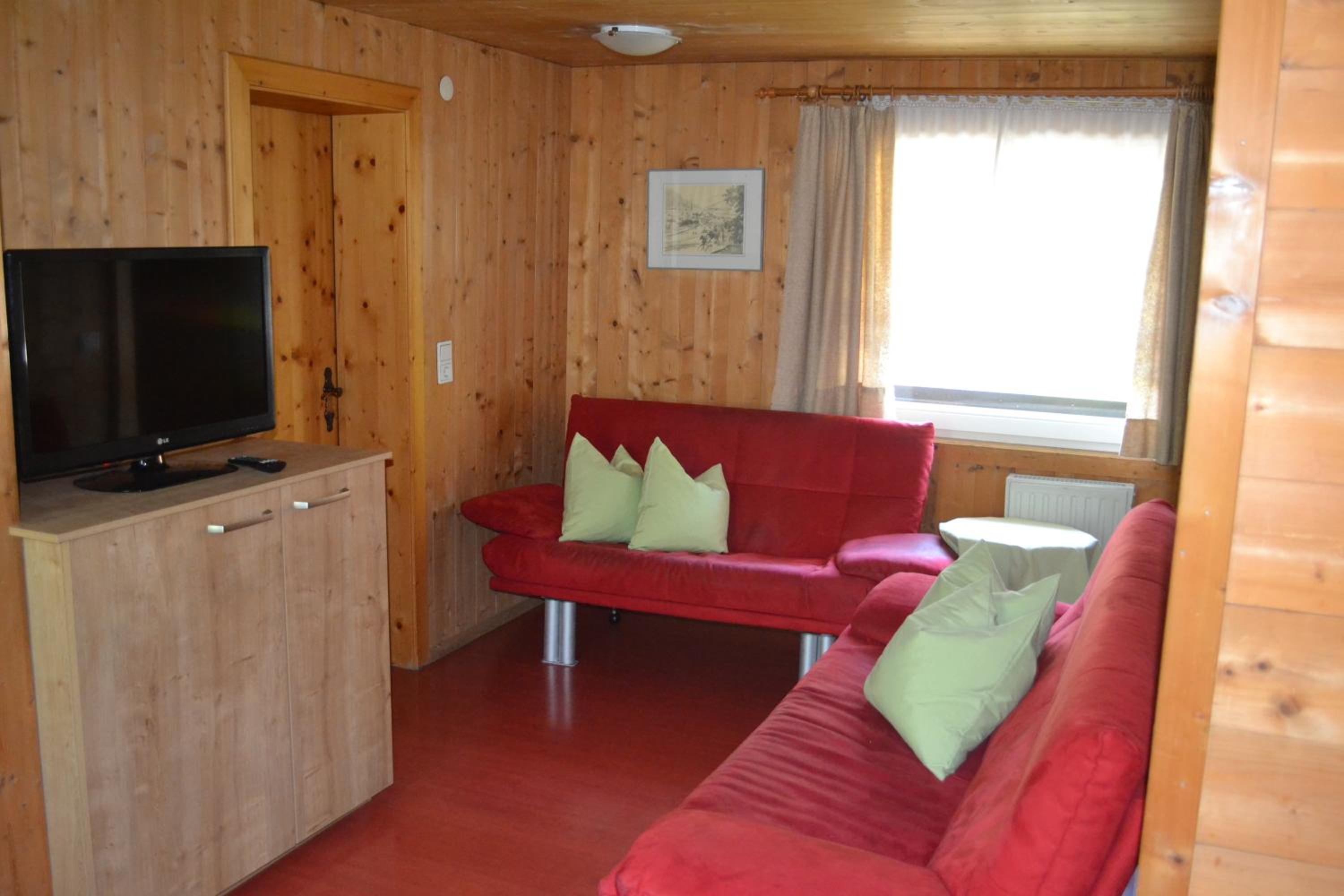 Three-Bedroom Apartment with Shower photo 1