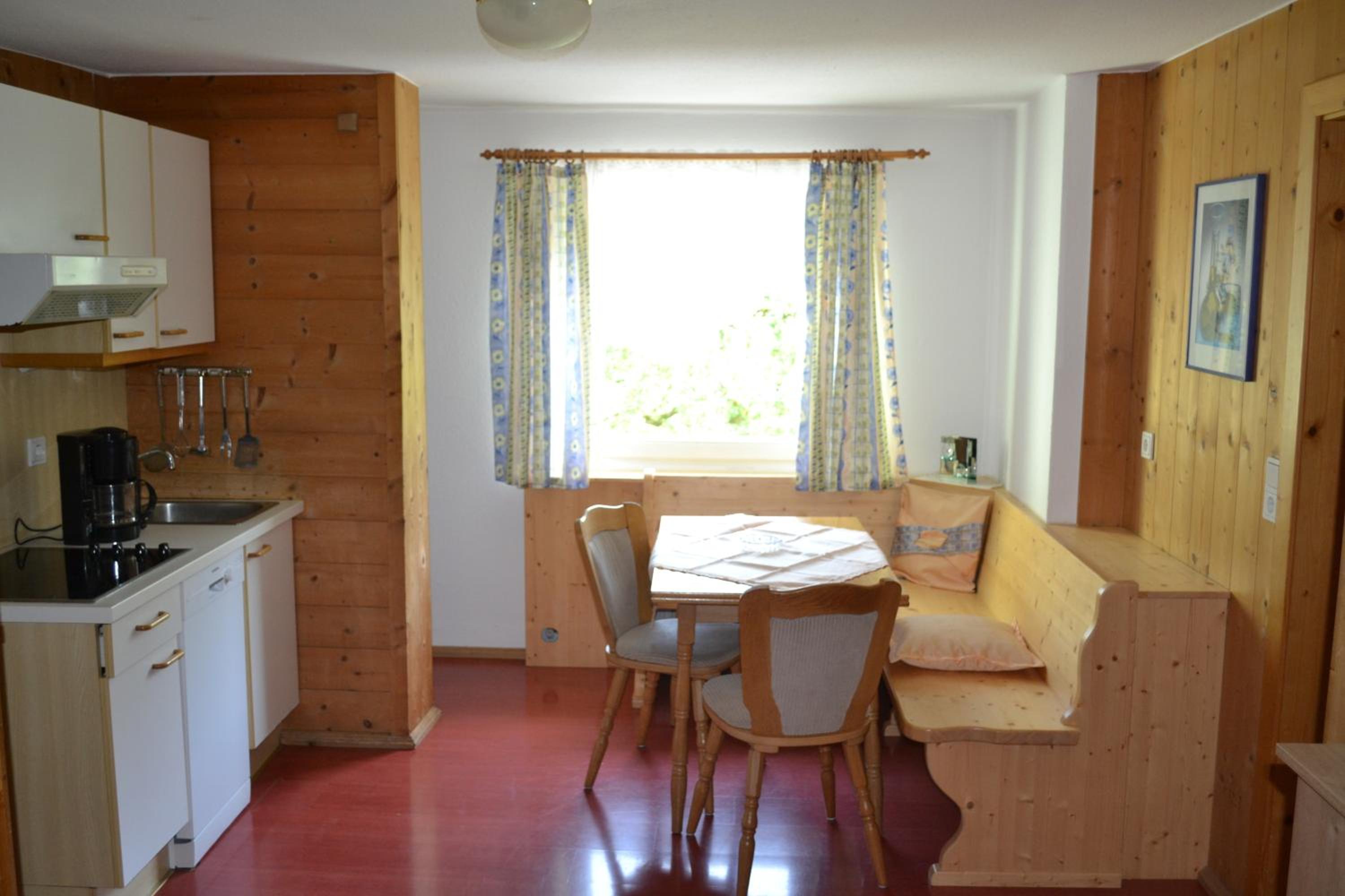 Three-Bedroom Apartment with Shower photo 2