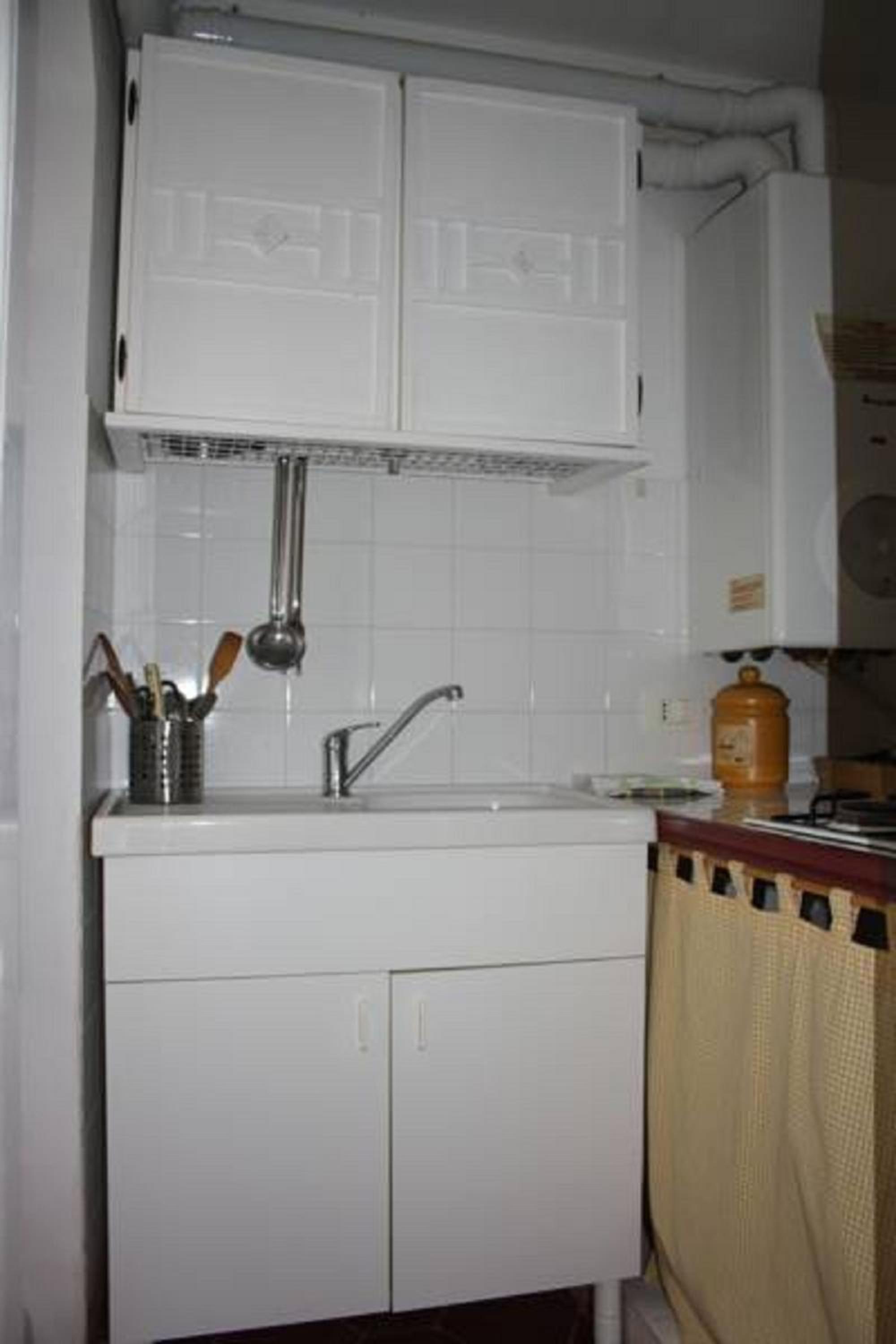 One-Bedroom Apartment - Photo 3