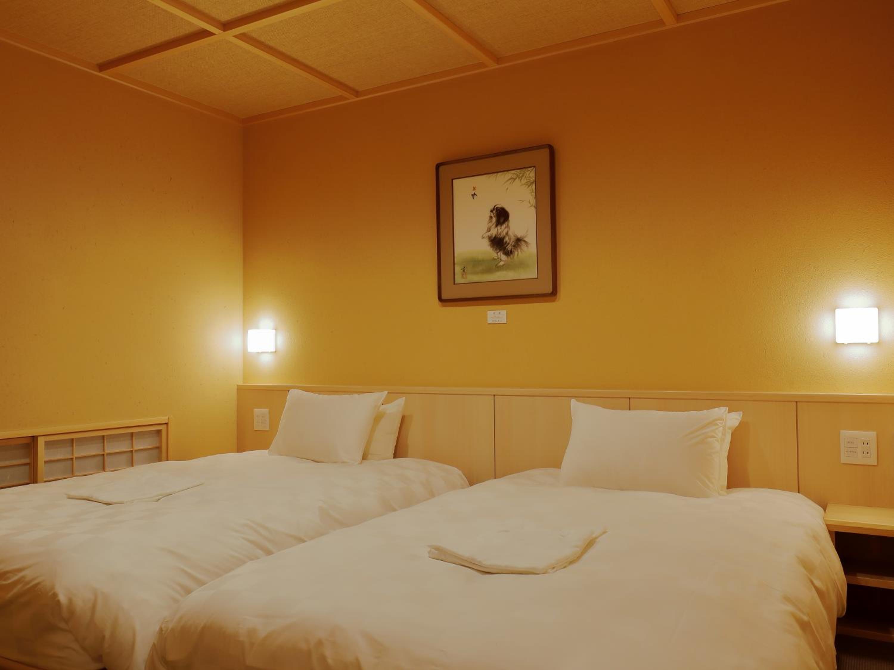 Suite - Photo 1