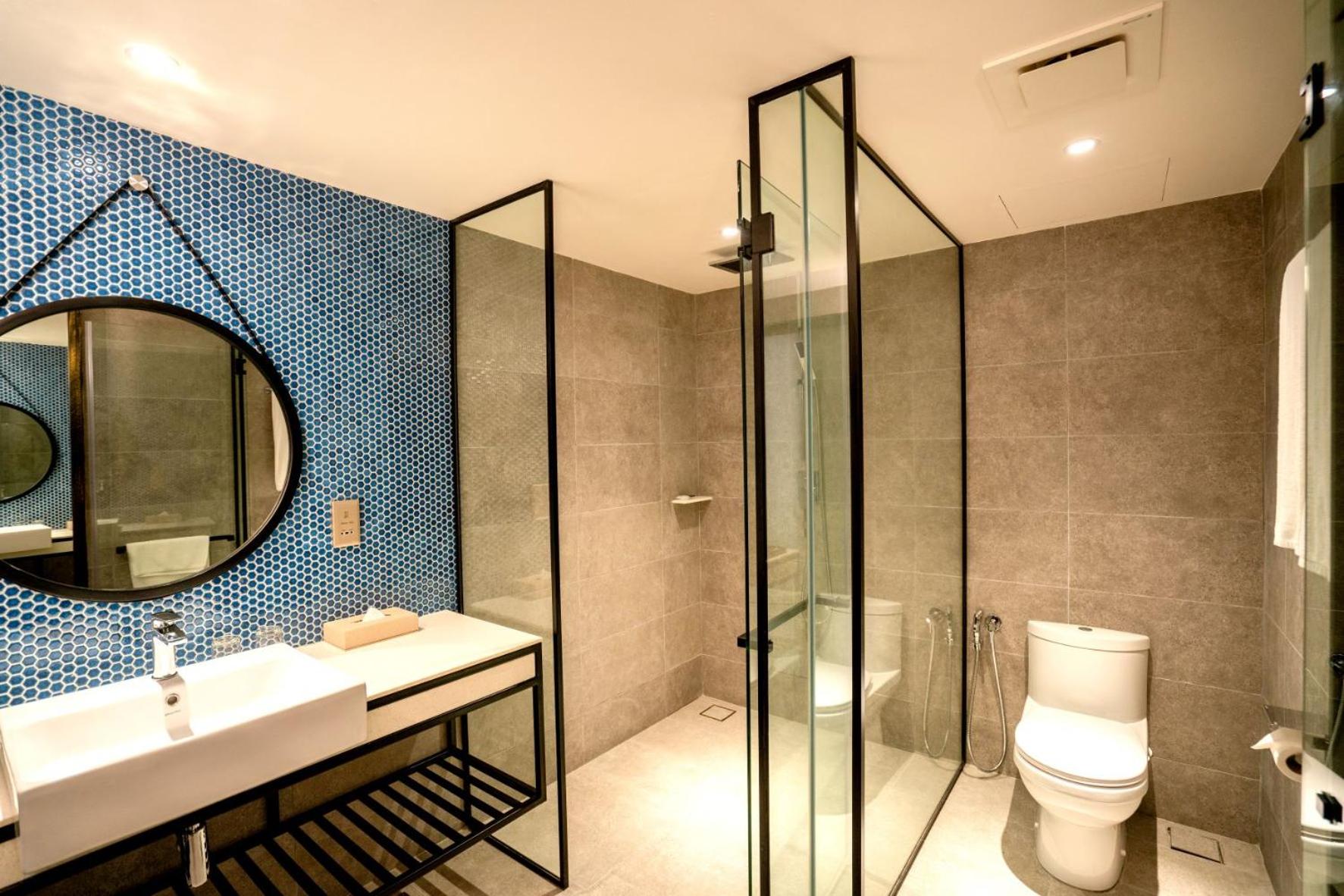 Privilege King Room with Pool Access - Photo 4