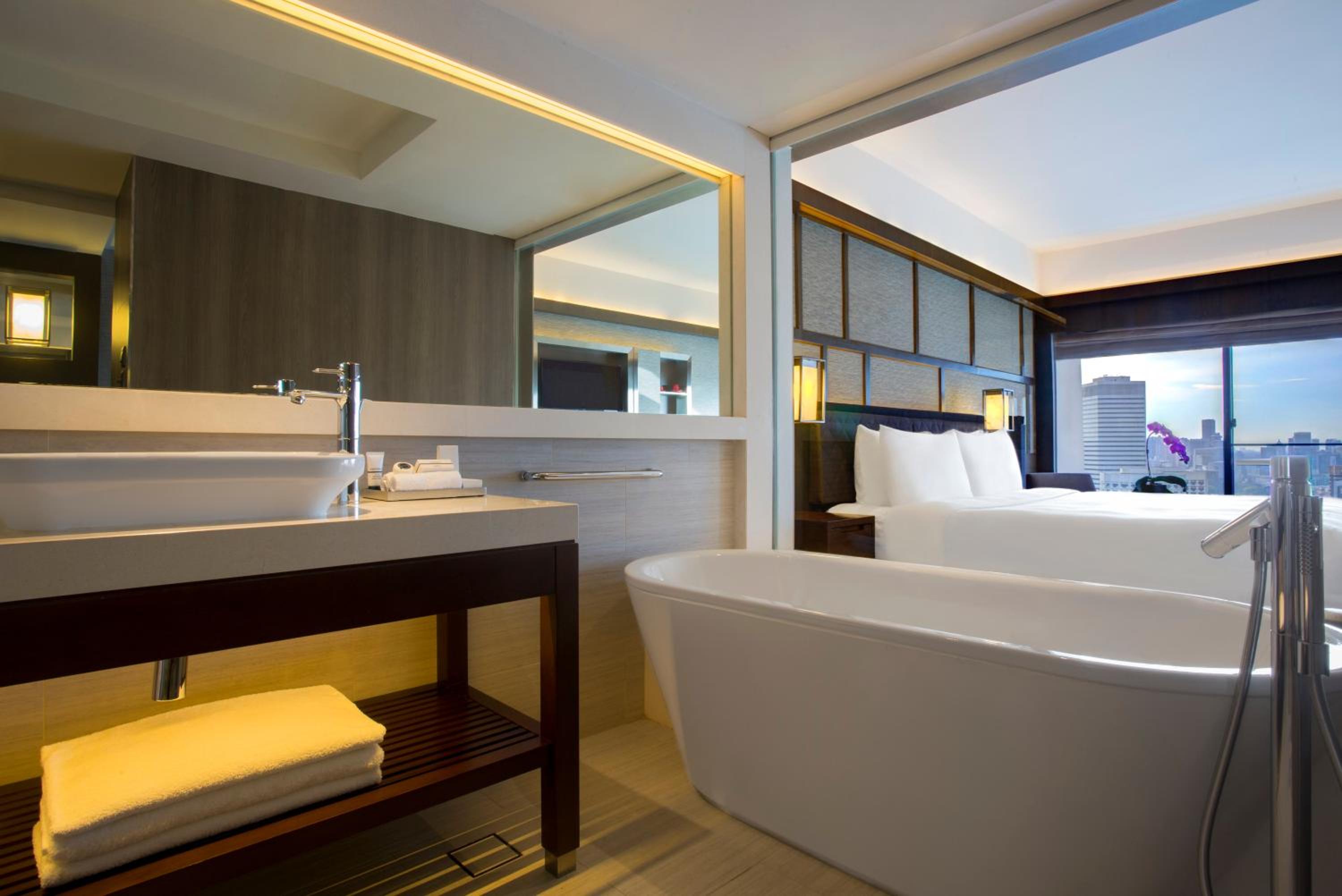 Deluxe Panoramic Room, City View, High Floor Deluxe Panoramic Room, City View, High Floor