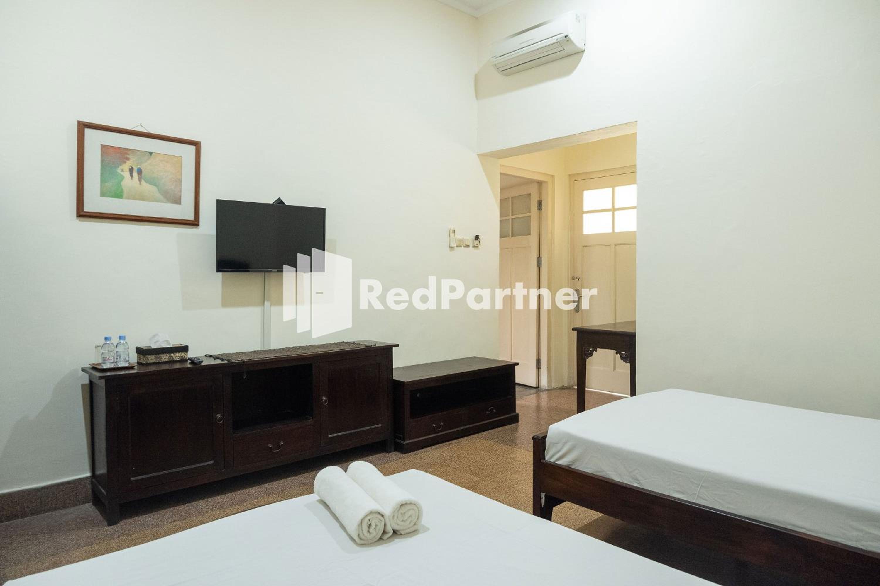 Standard Twin Room - Photo 2