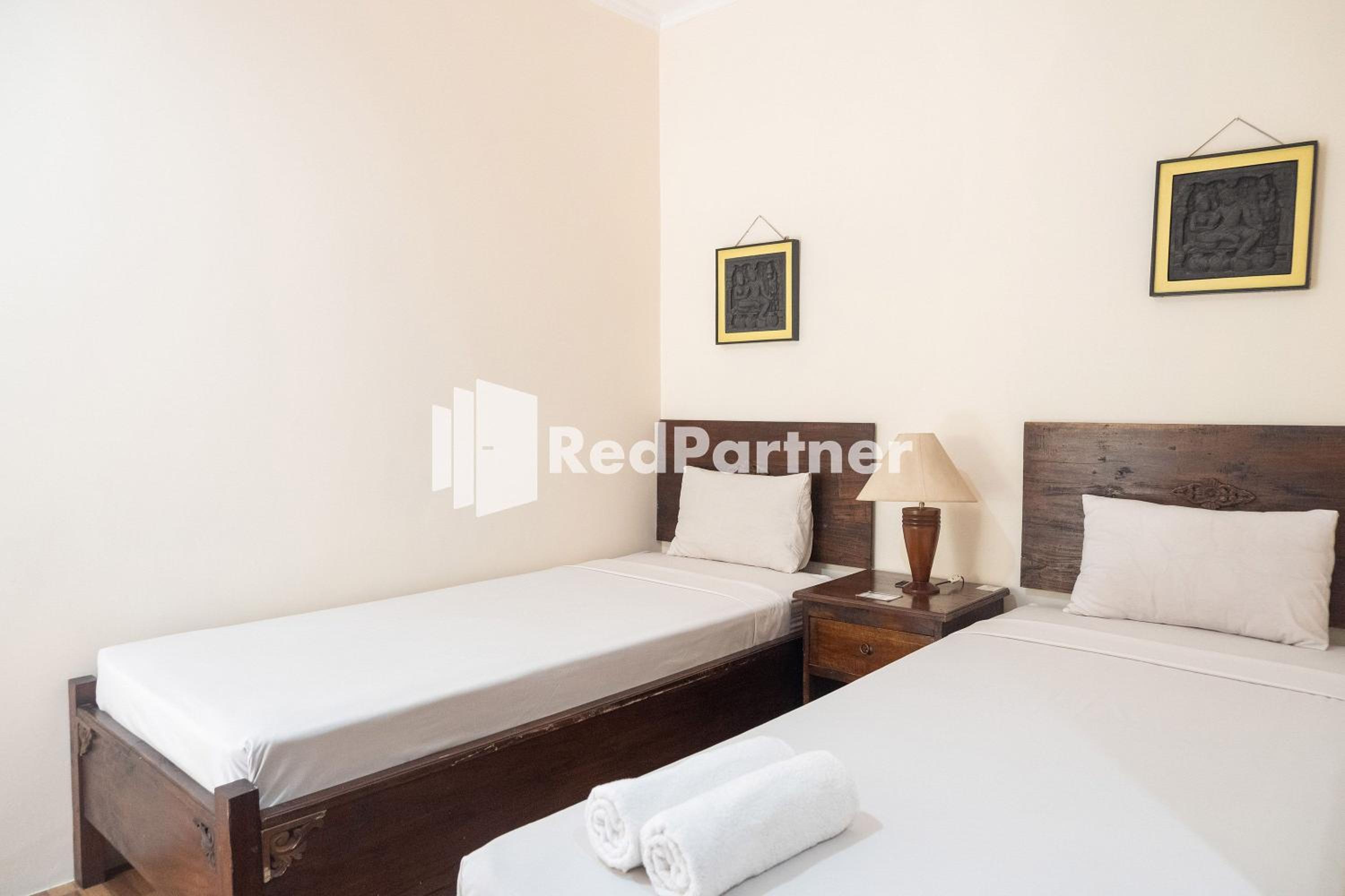 Standard Twin Room - Photo 4