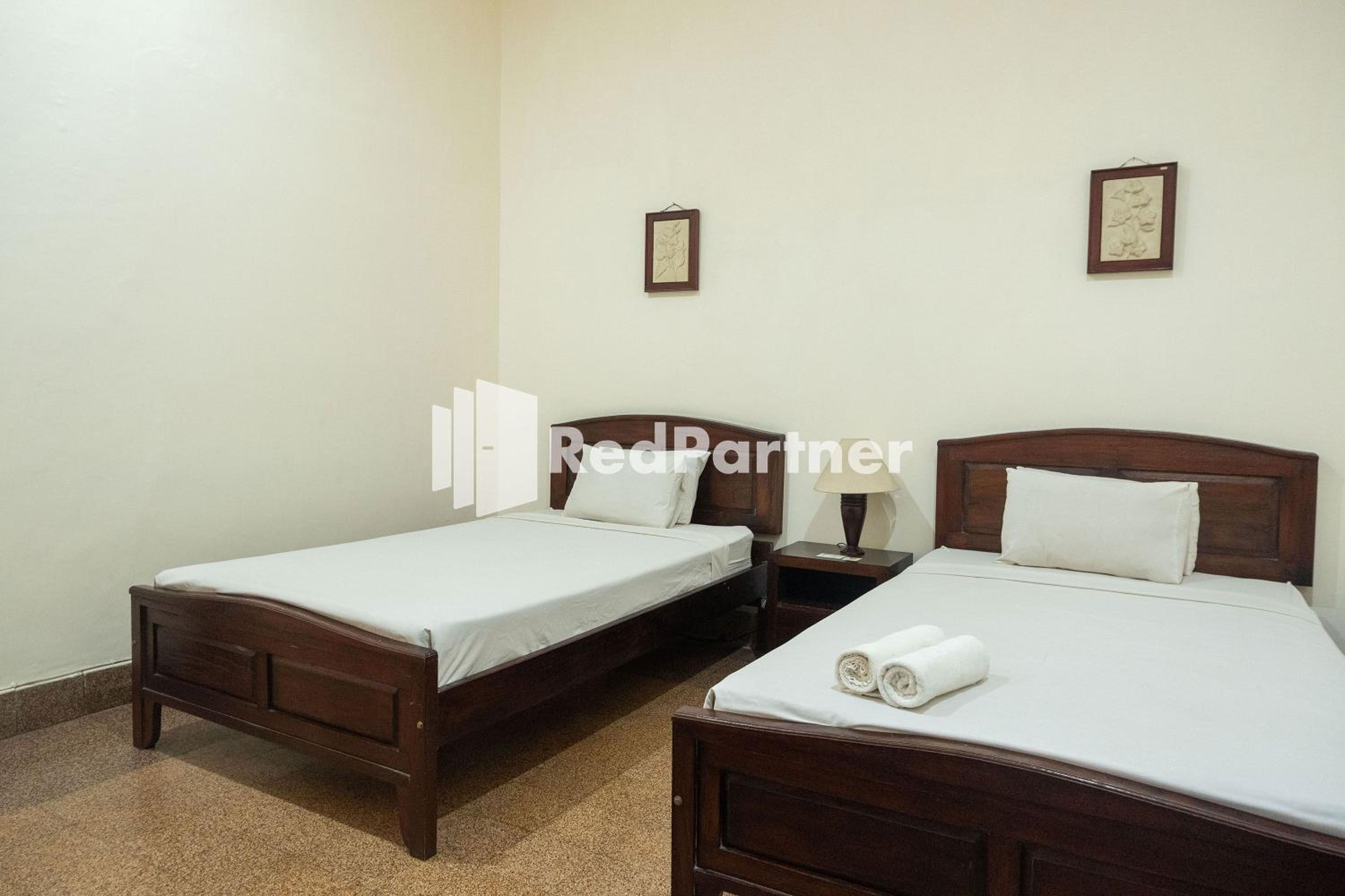 Standard Twin Room - Photo 8