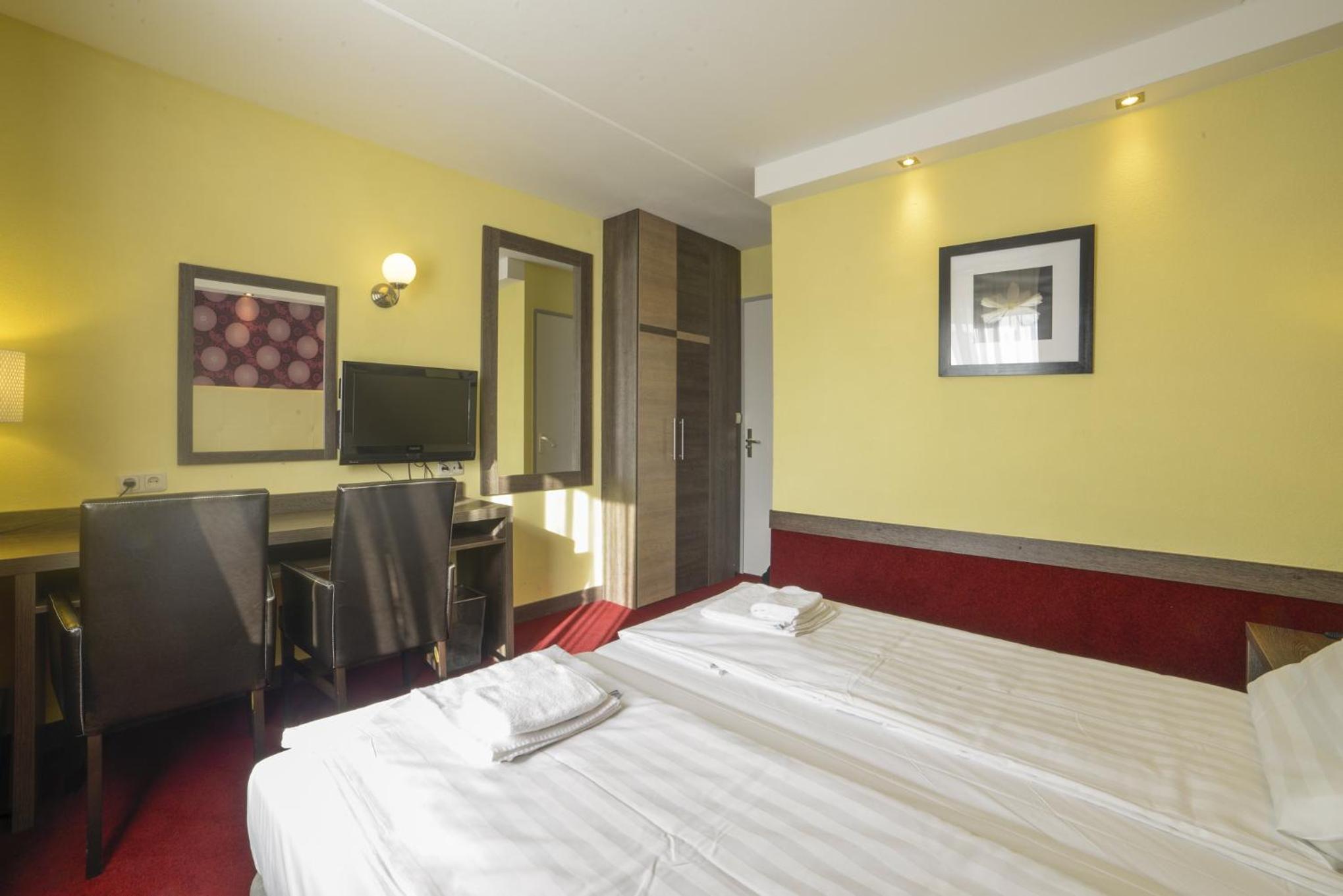 Budget Twin Room - Photo 1