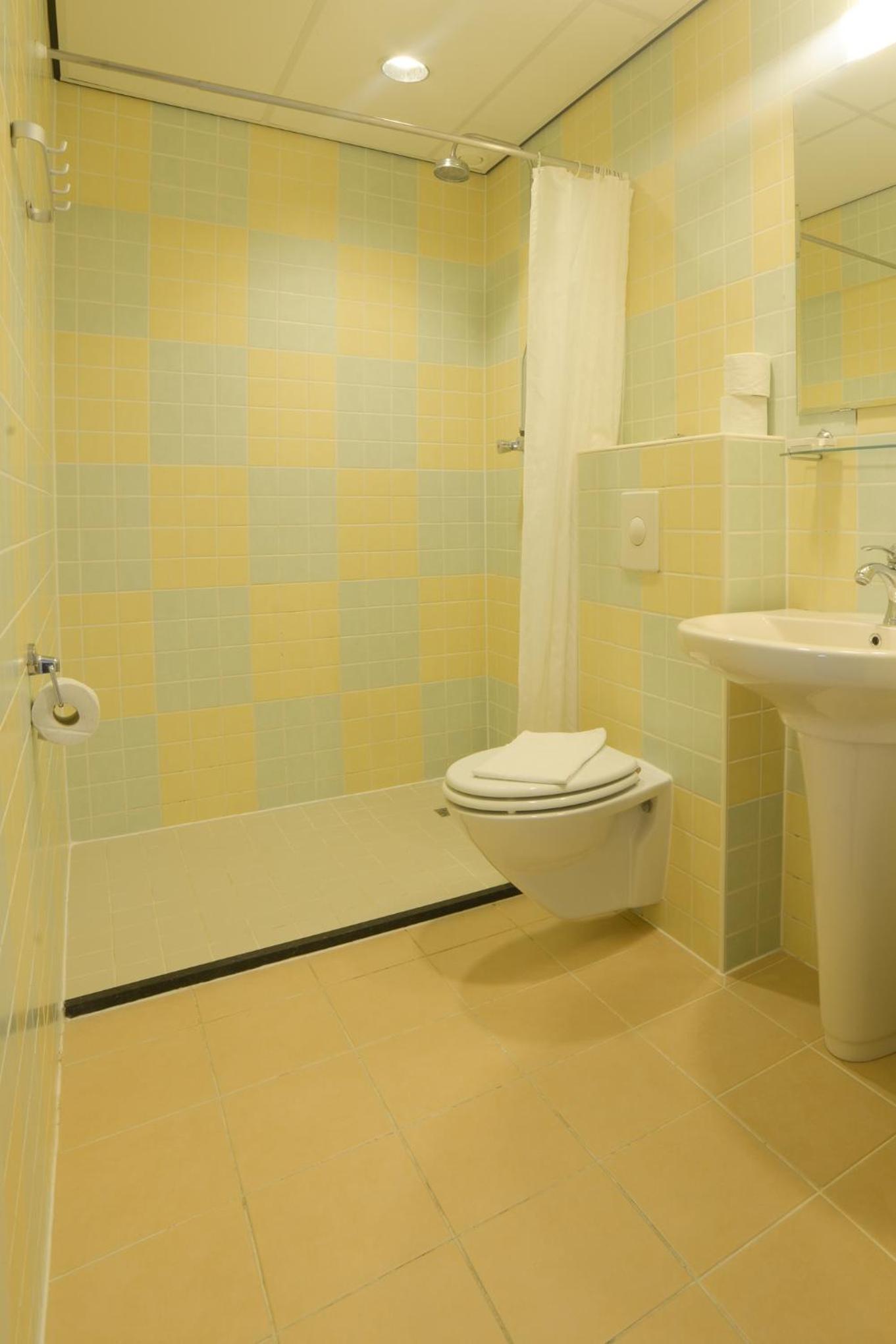 Quadruple Room - Photo 5