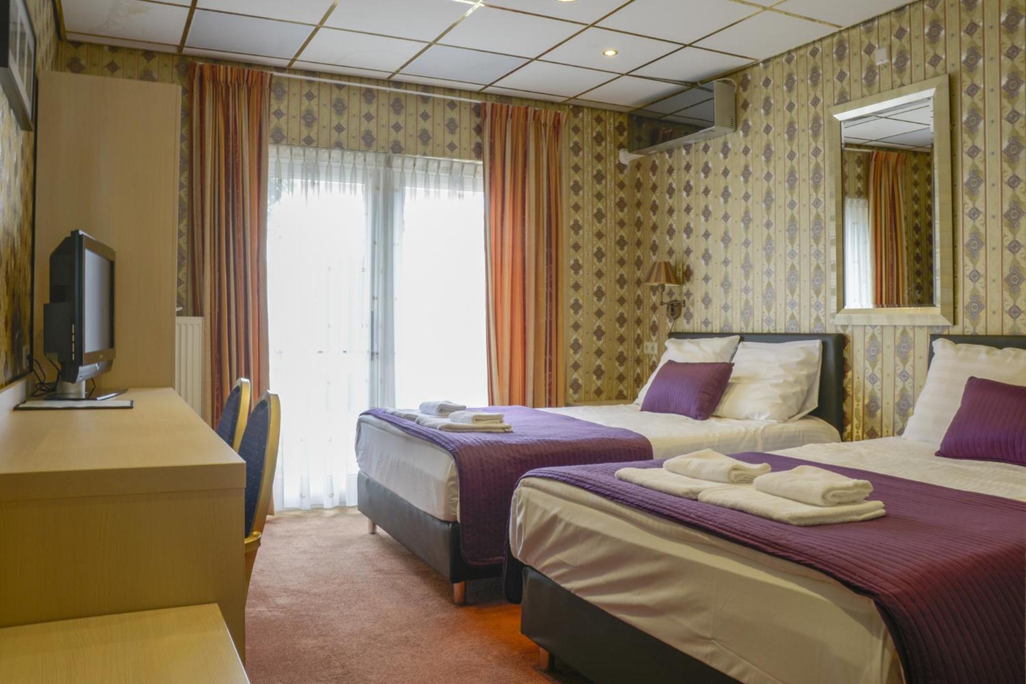 Quadruple Room - Photo 3