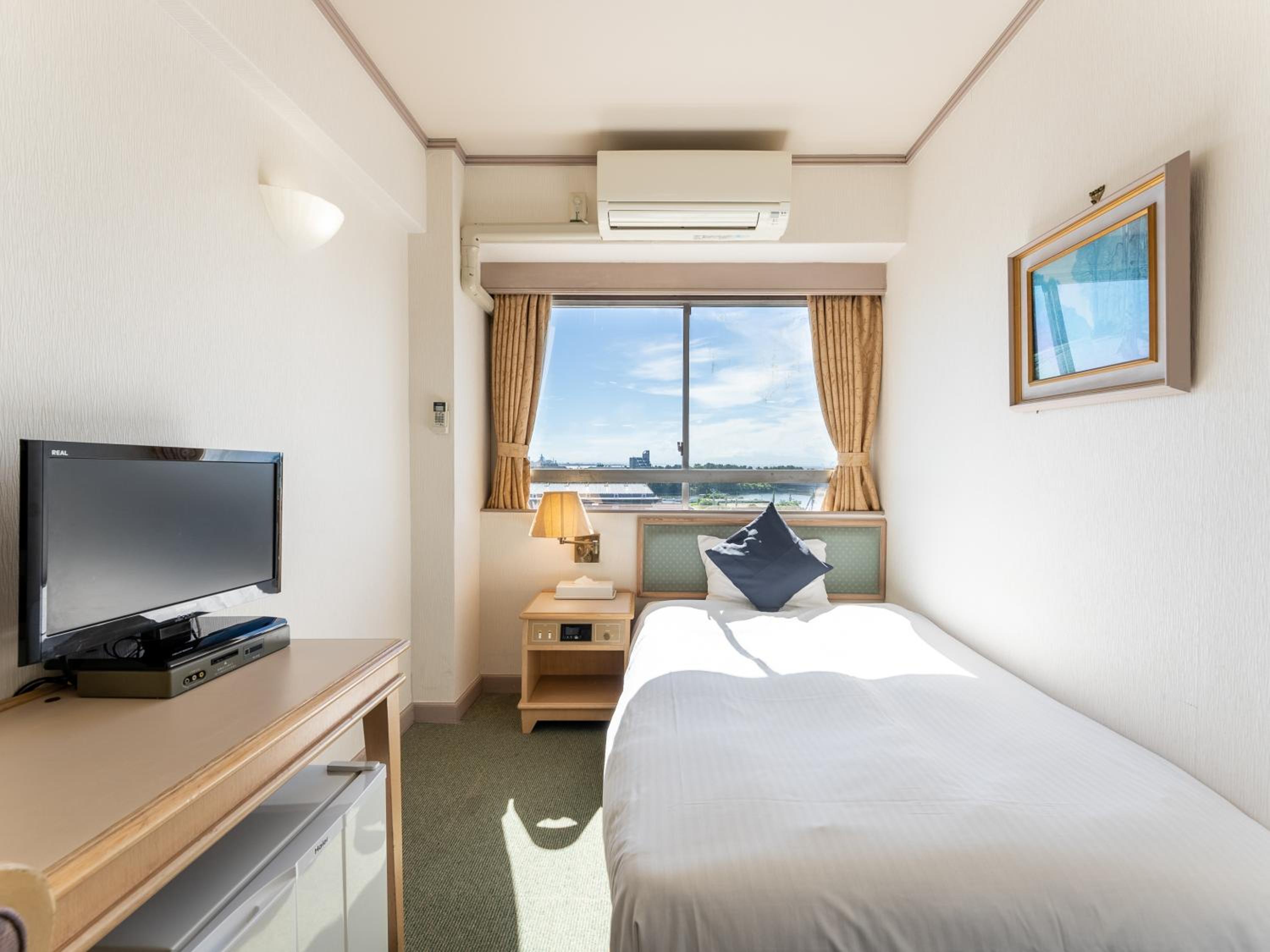 Small Double Room - Non-Smoking - Photo 1