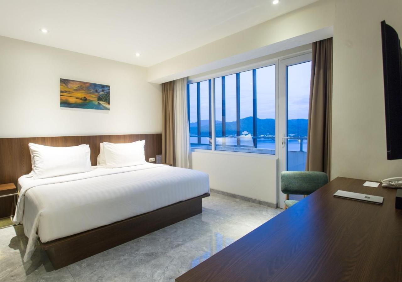 Deluxe King Suite photo 1