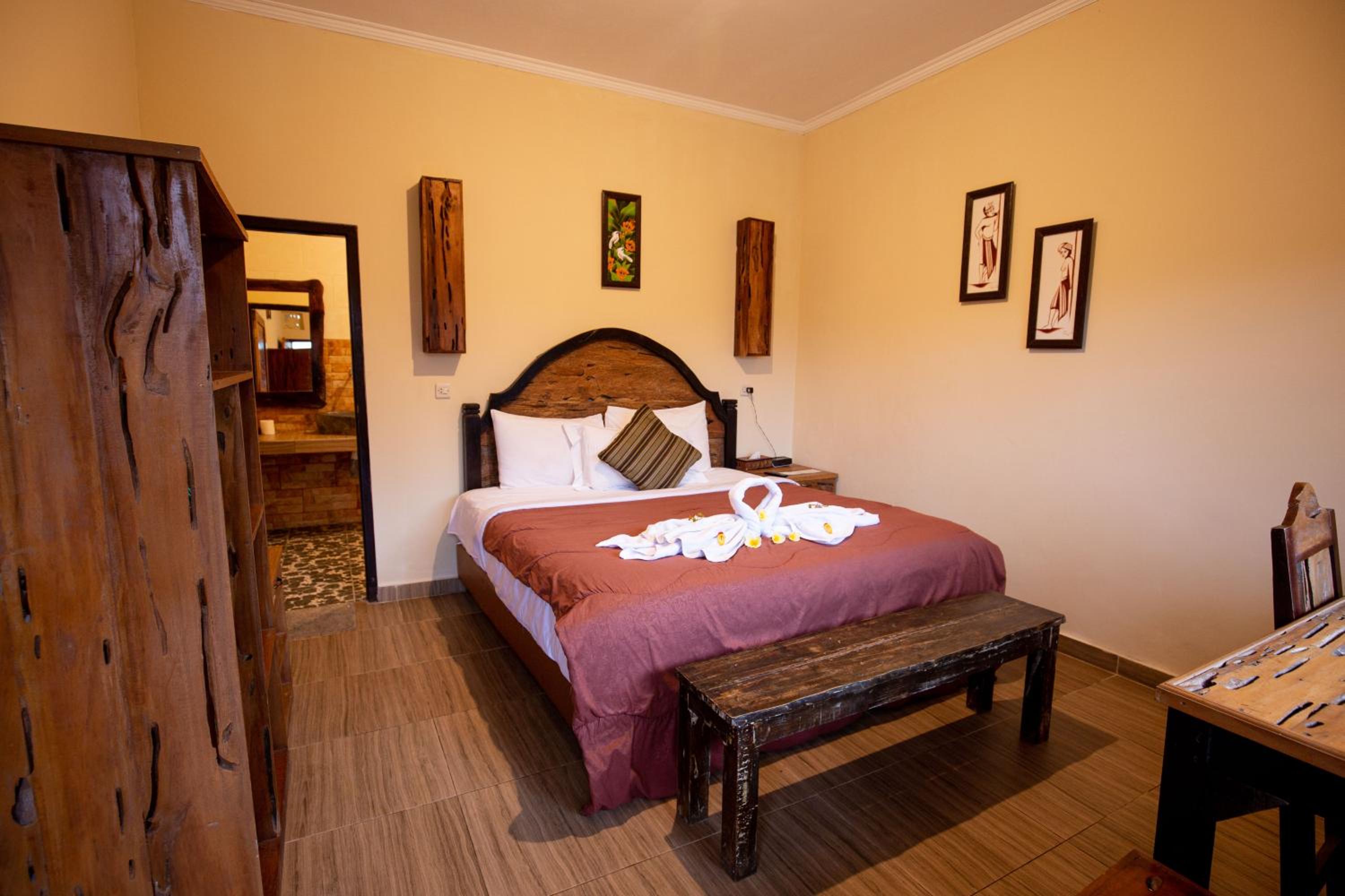 Deluxe Double Room with Balcony - Photo 34