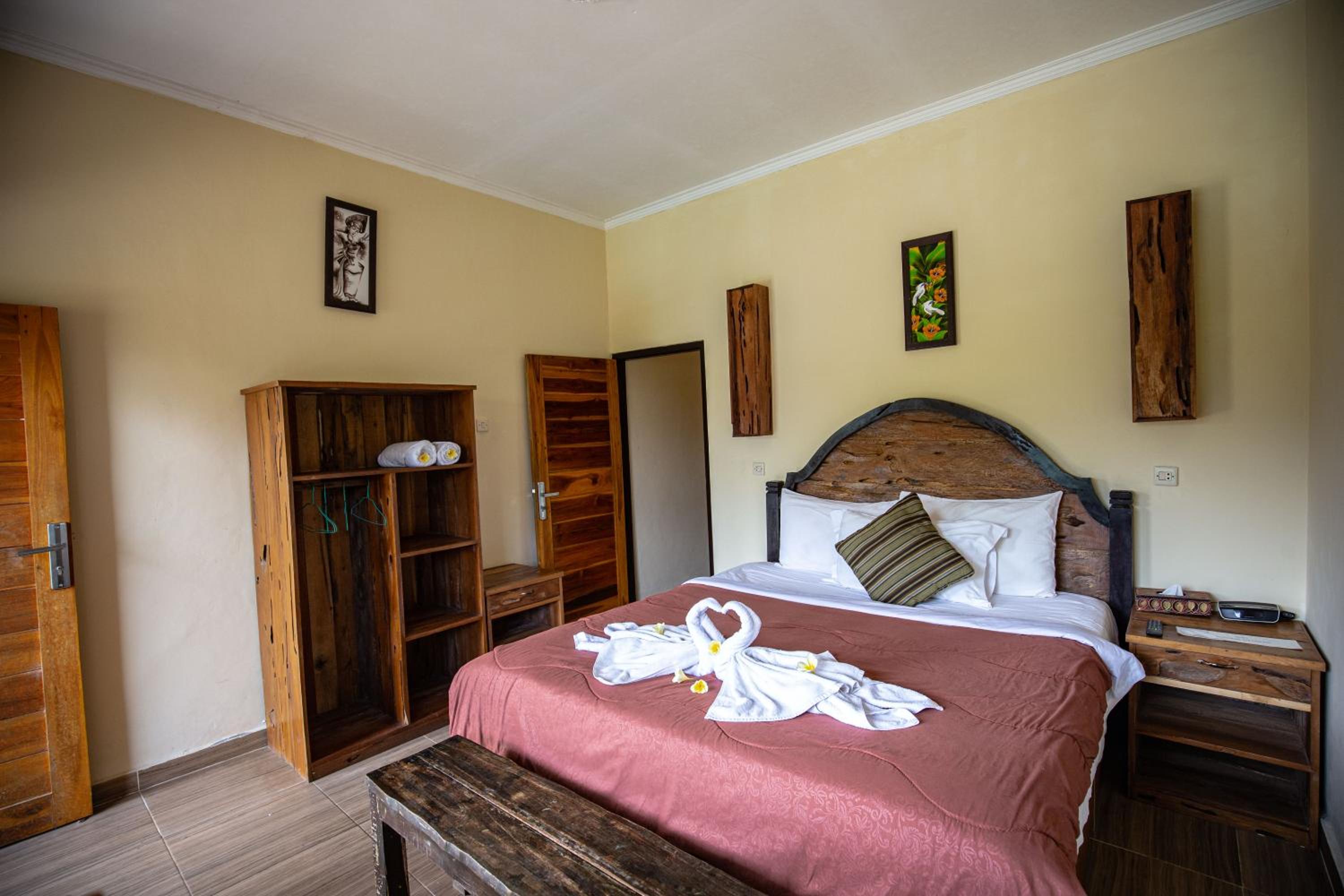 Deluxe Double Room with Balcony - Photo 31