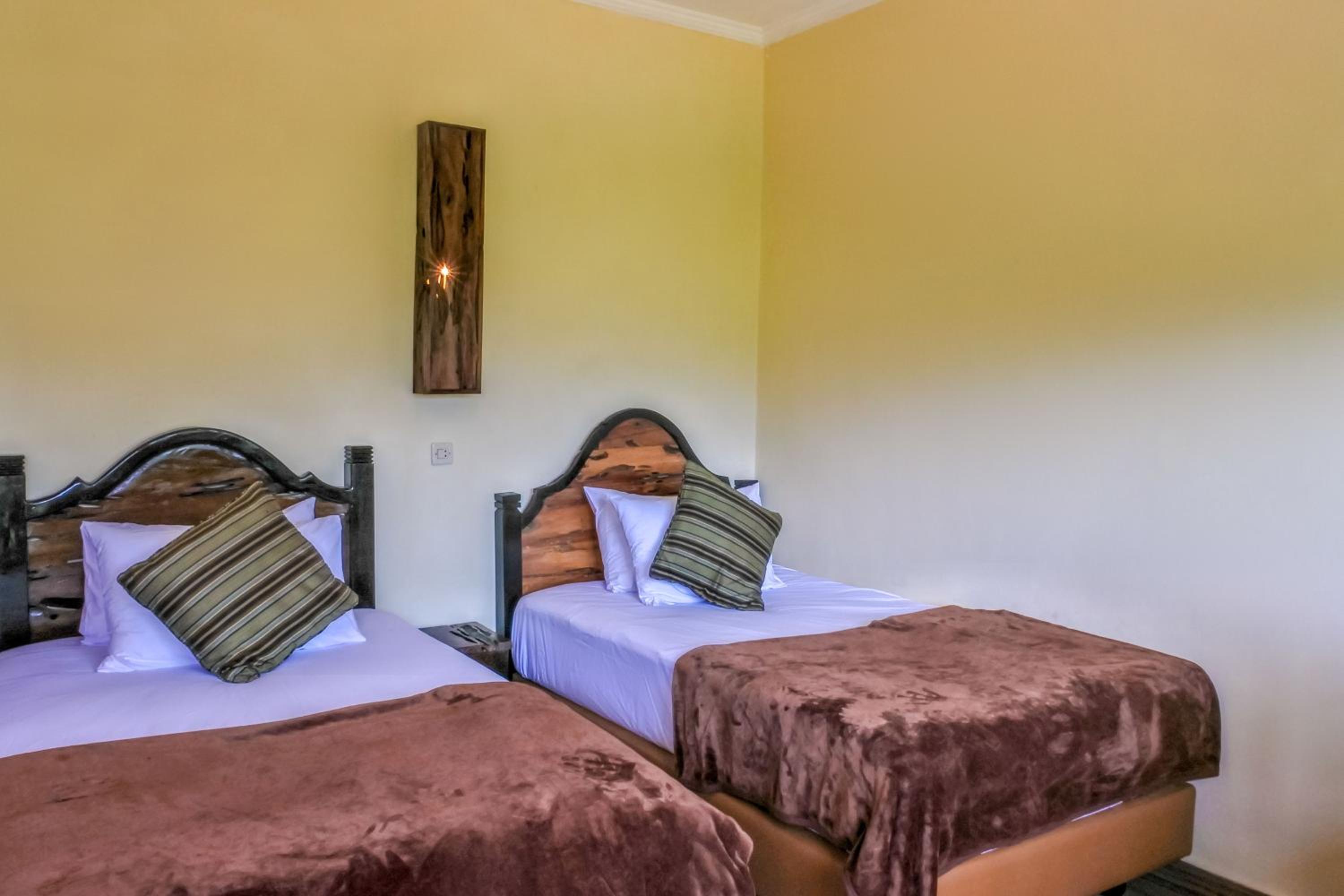 Deluxe Double Room with Balcony - Photo 28