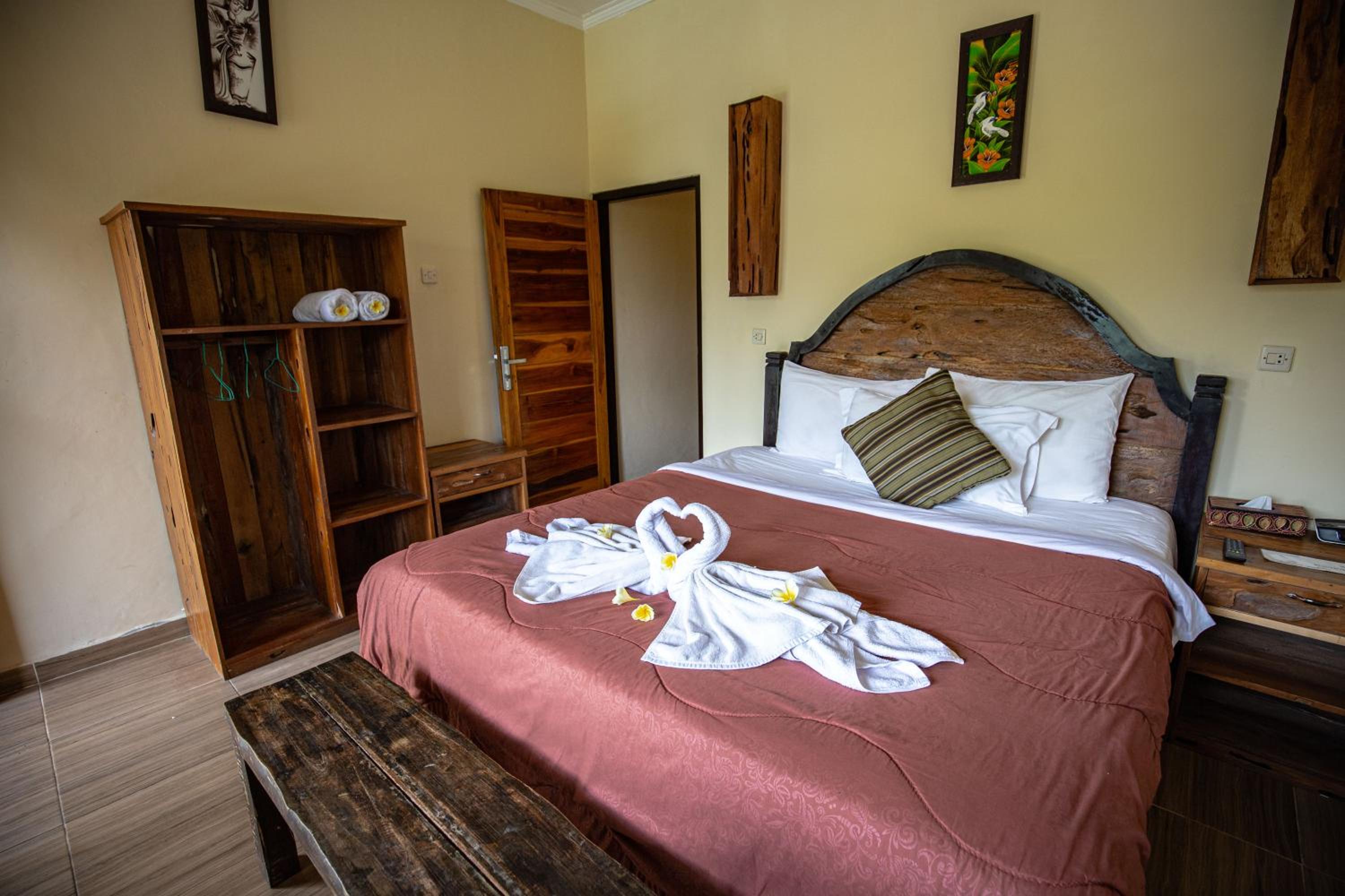 Deluxe Double Room with Balcony - Photo 29
