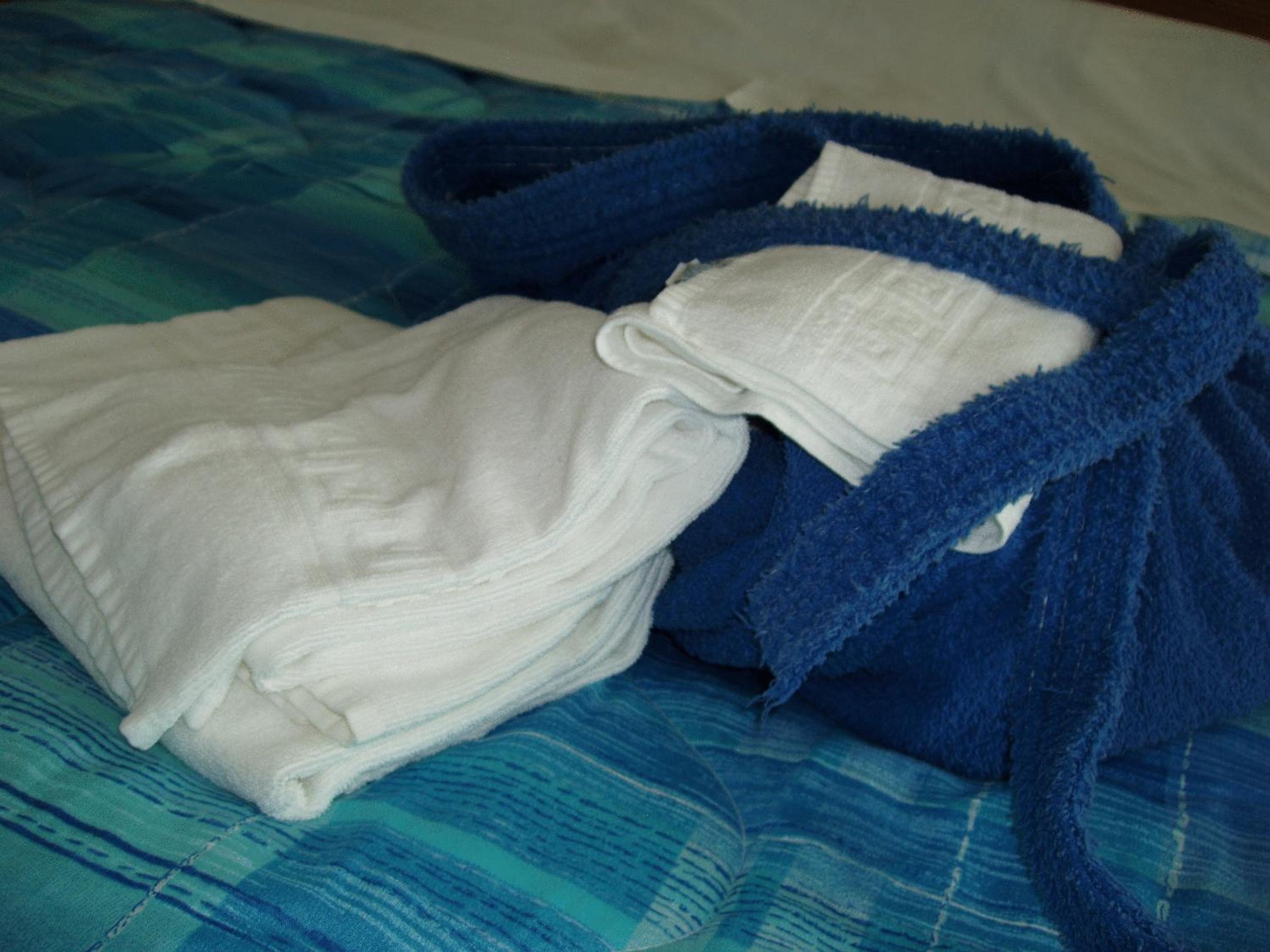 Double or Twin Room - Photo 13