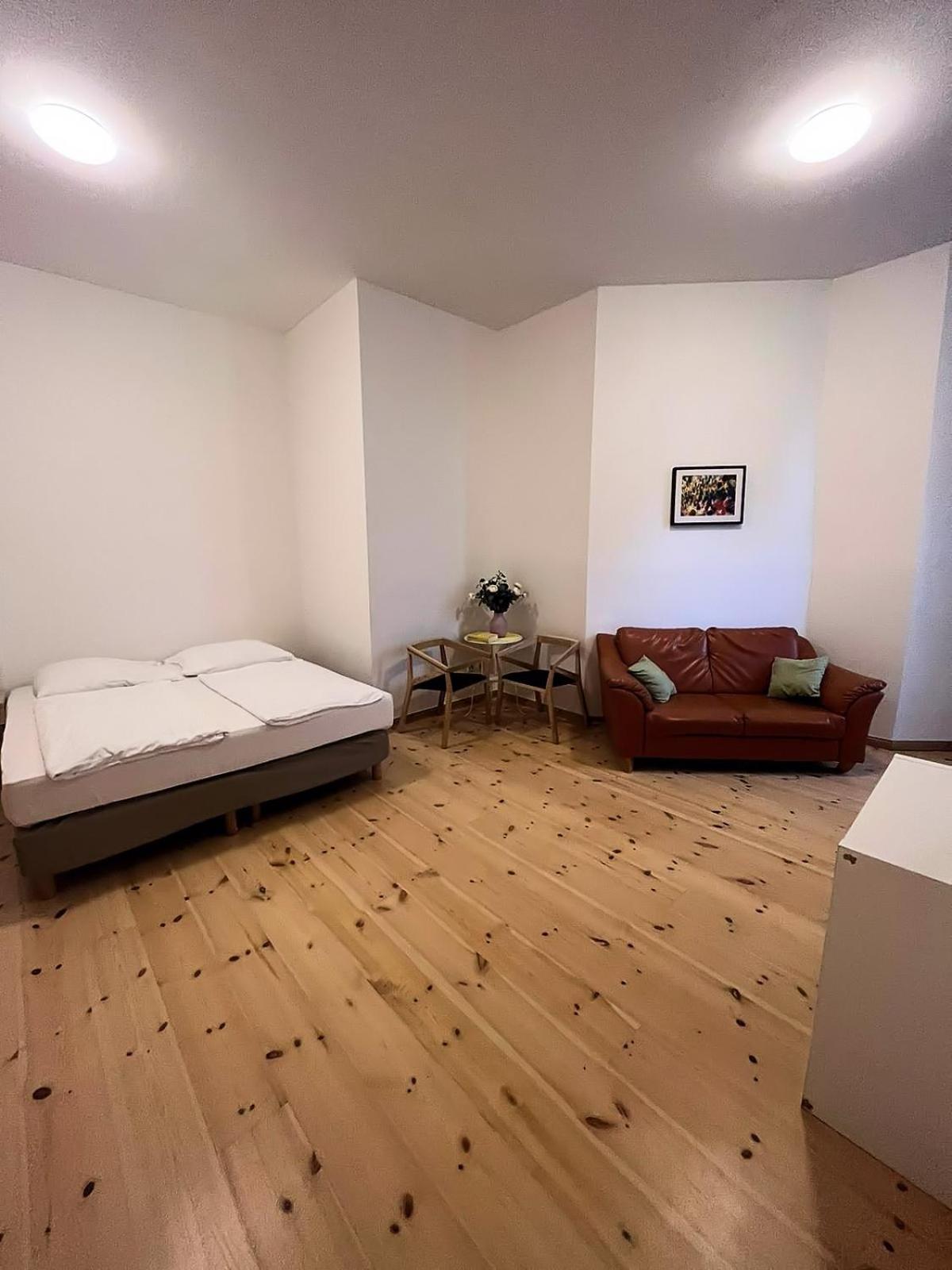 Standard Double Room with Shared Bathroom photo 2