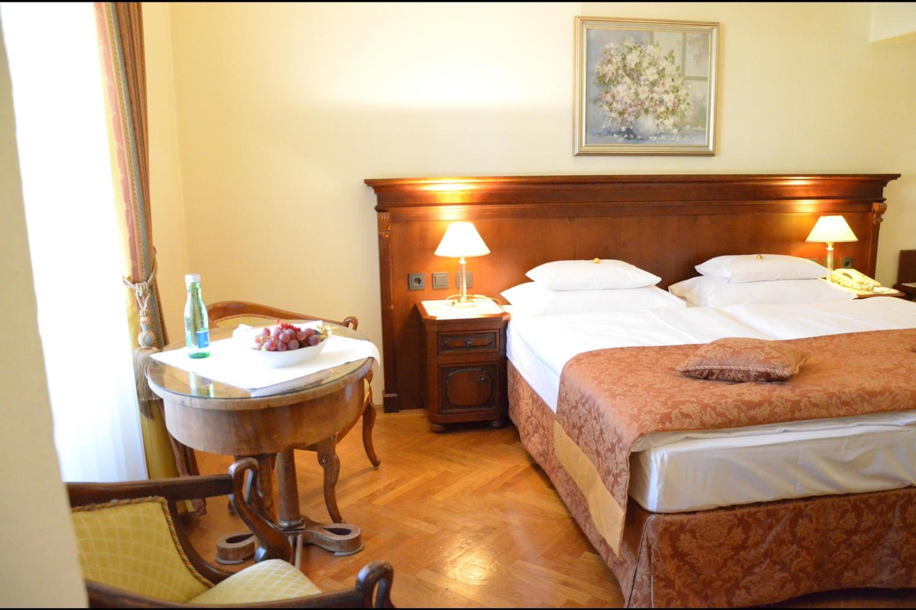 Standard Double Room - Photo 15