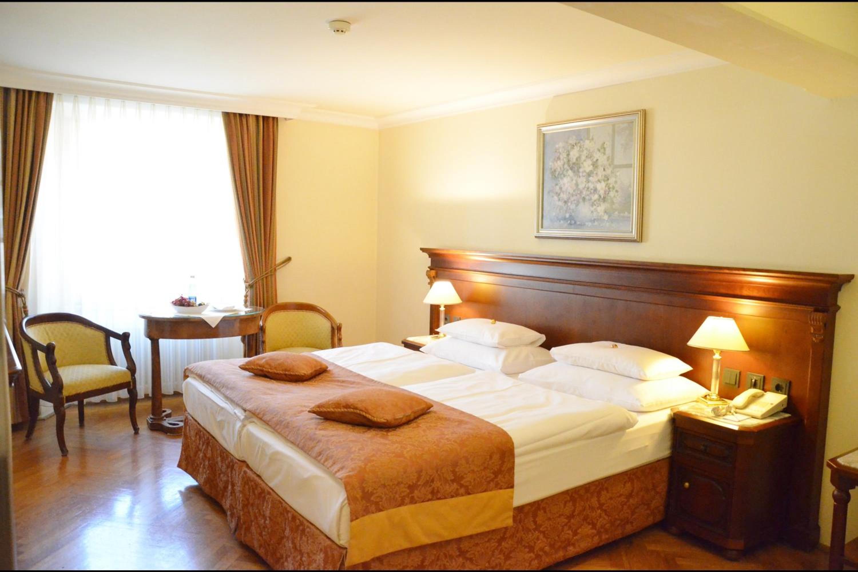 Standard Double Room - Photo 12